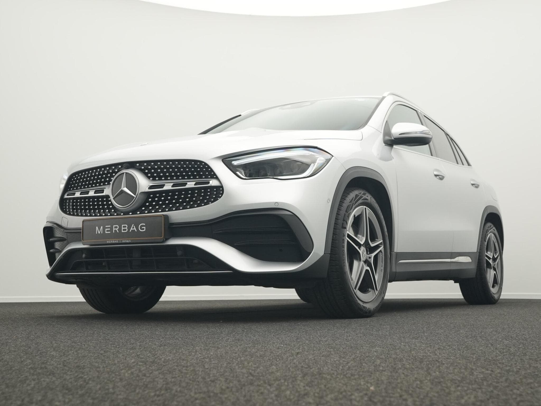 Mercedes GLA 180 AMG-Line Multi+Kamera+MBUX+Ambi+19" (2021) - Photo 10