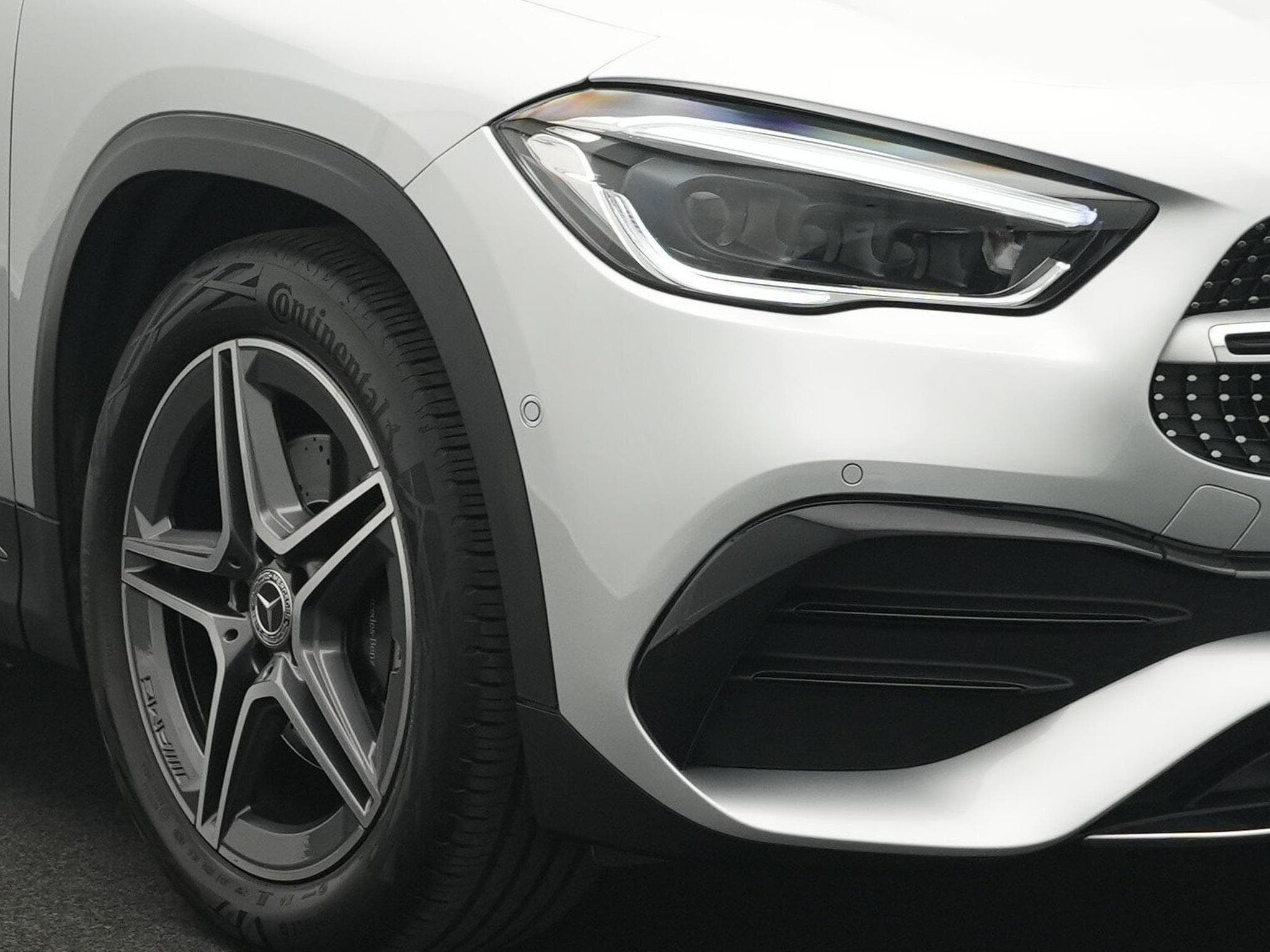 Mercedes GLA 180 AMG-Line Multi+Kamera+MBUX+Ambi+19" (2021) - Photo 9