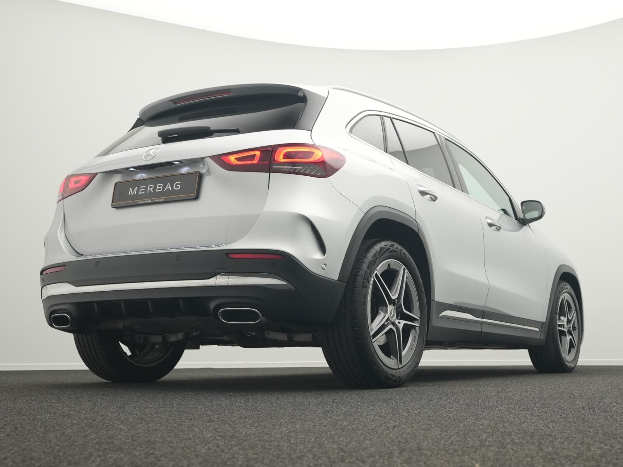 Mercedes GLA 180 AMG-Line Multi+Kamera+MBUX+Ambi+19" (2021) - Photo 11
