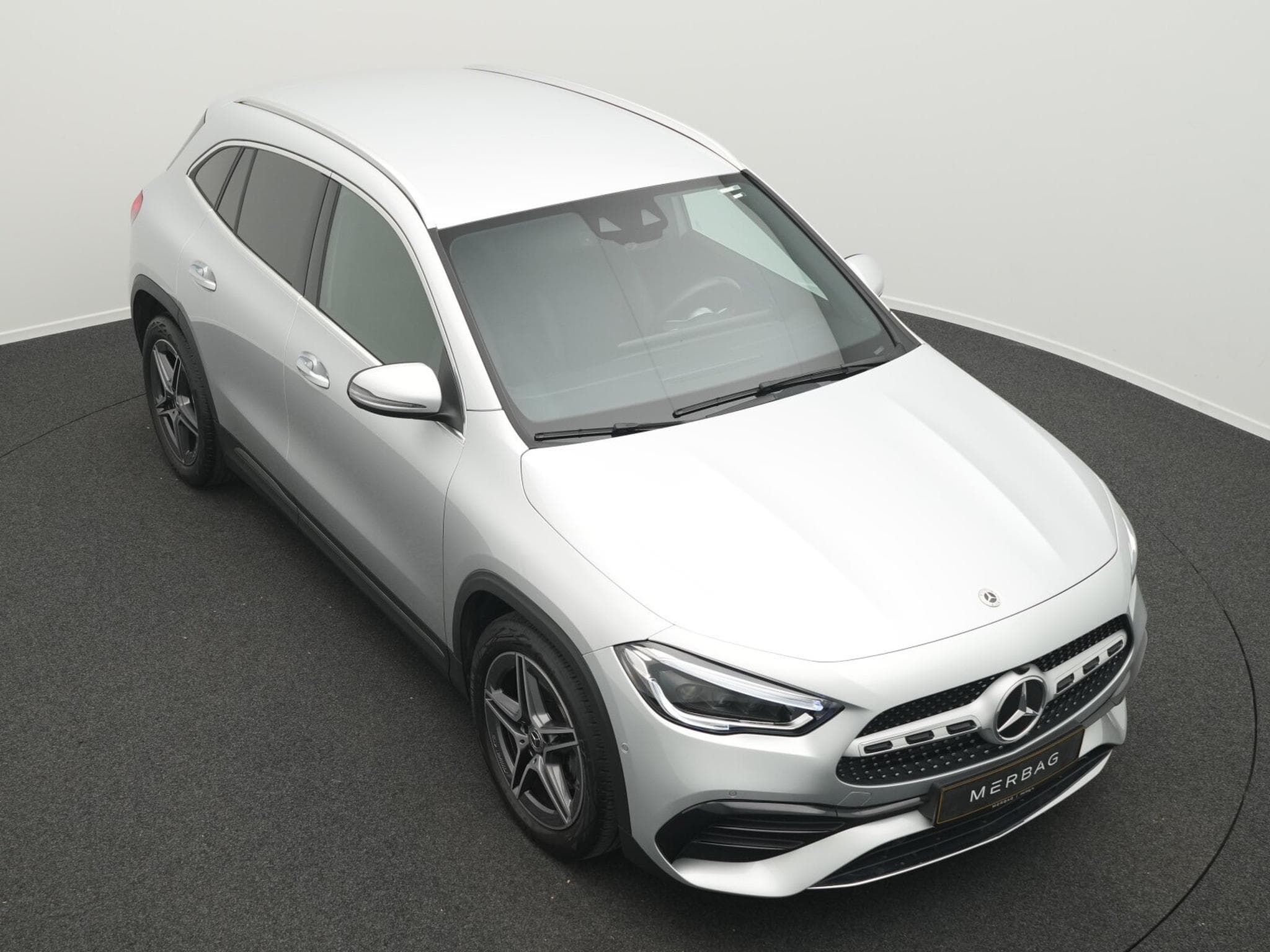 Mercedes GLA 180 AMG-Line Multi+Kamera+MBUX+Ambi+19" (2021) - Photo 12