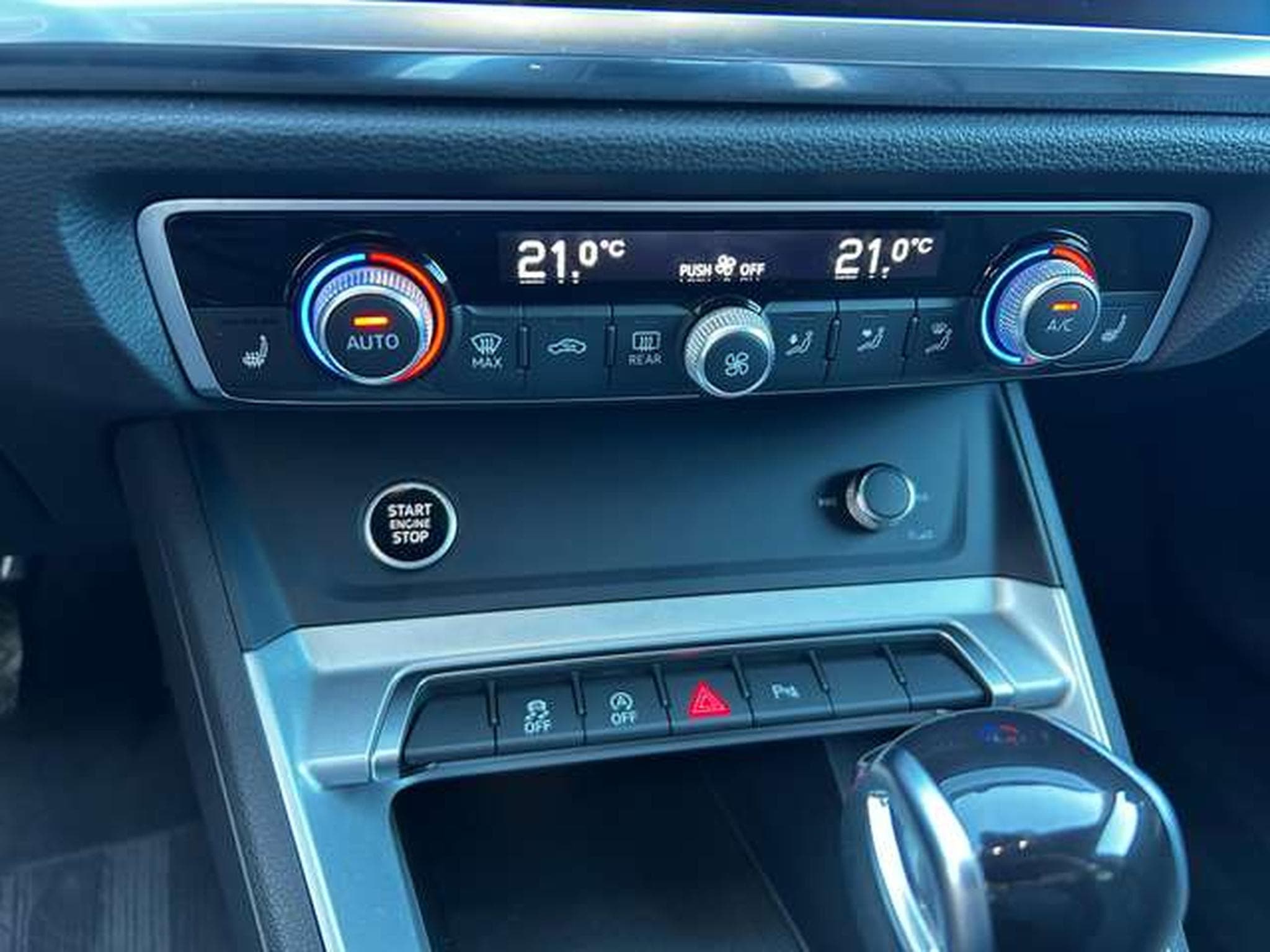 Audi Q3 1.5 TFSI 150 CV S-TRONIC (2025) - Photo 9