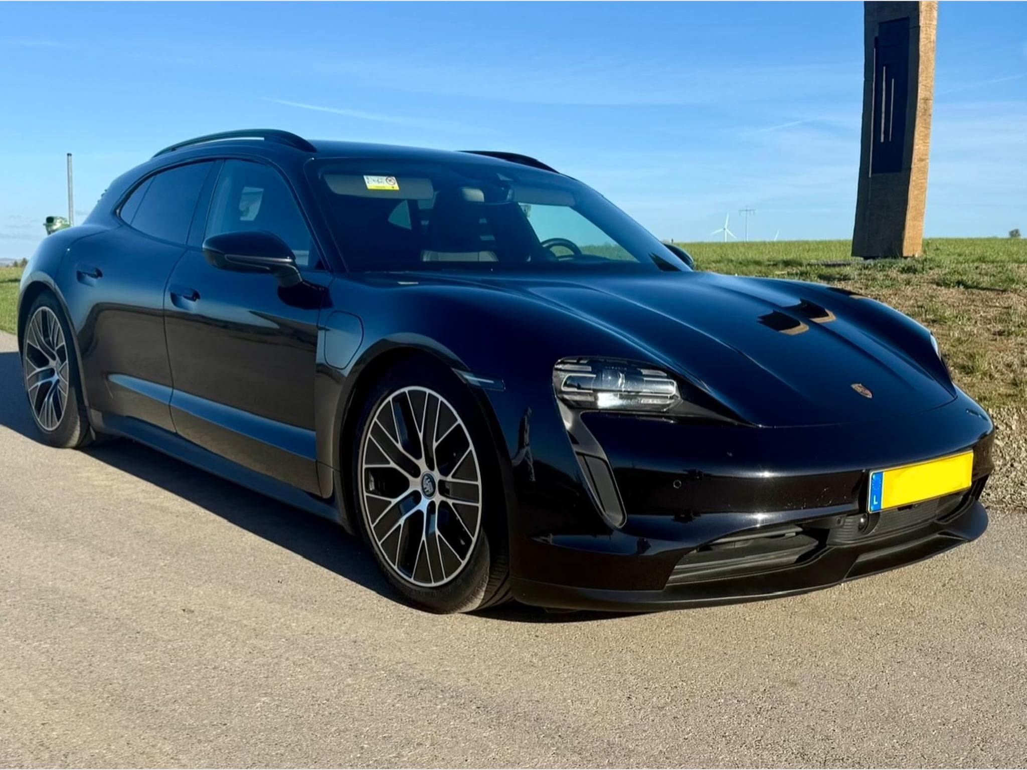 Porsche Taycan Sportturismo (2023) - Photo 1