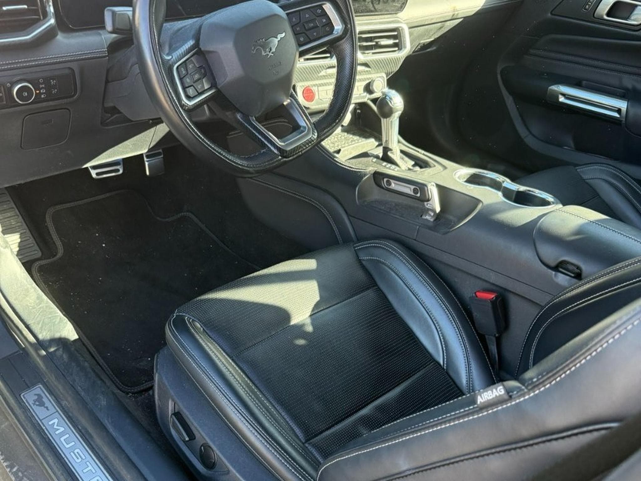 Ford Mustang GT Convertible 5.0 Magna Ride (2024) - Photo 2