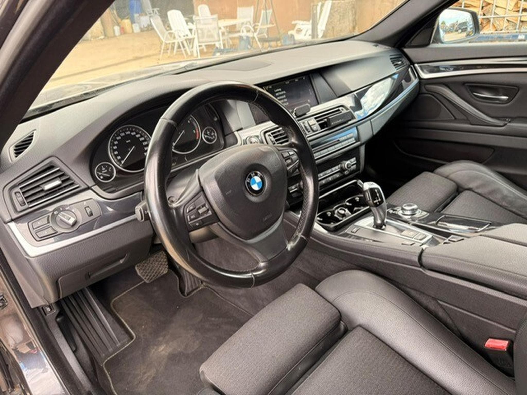 BMW 525 d 3.0 LUXURY (2011) - Photo 2