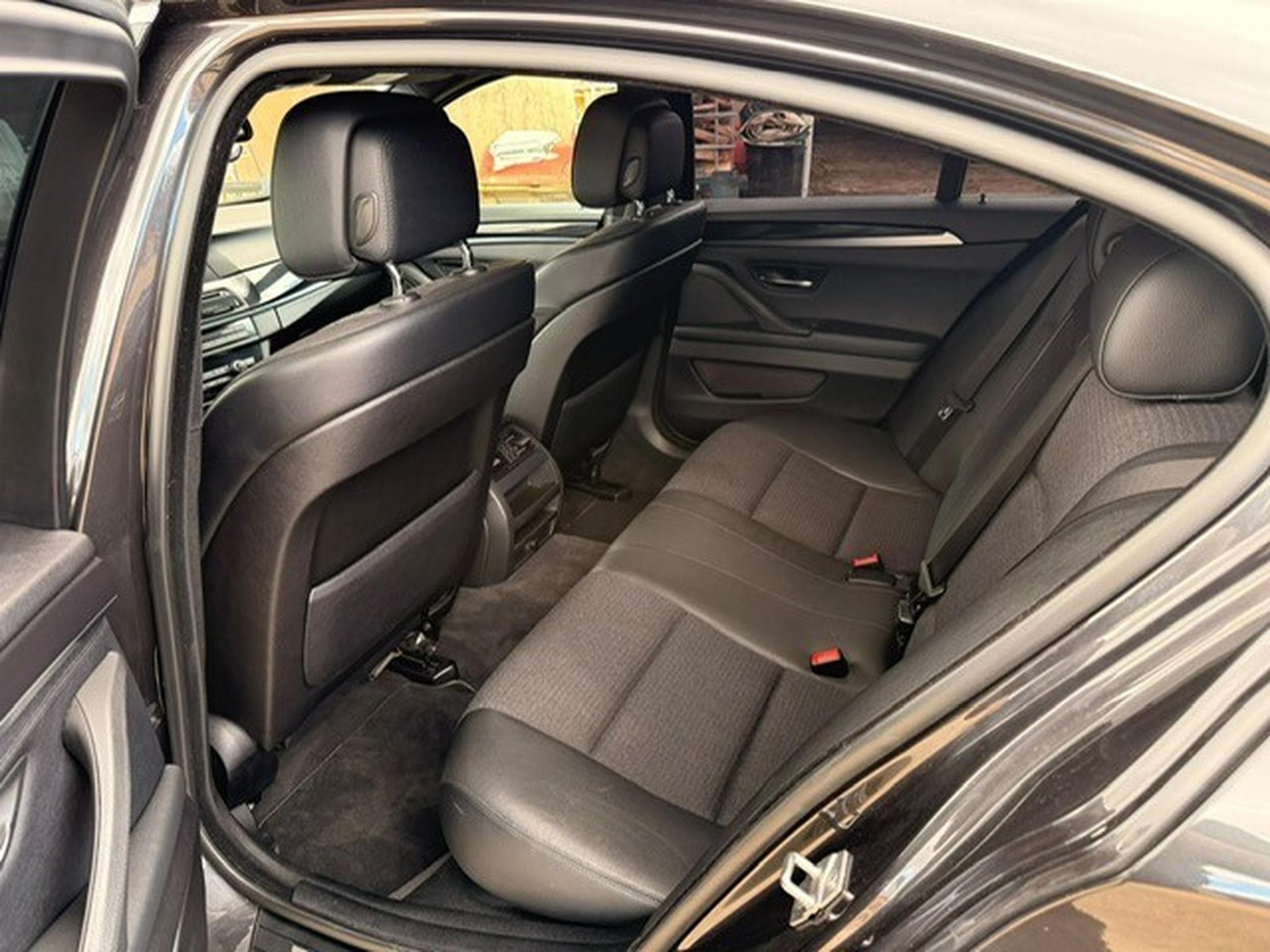 BMW 525 d 3.0 LUXURY (2011) - Photo 5