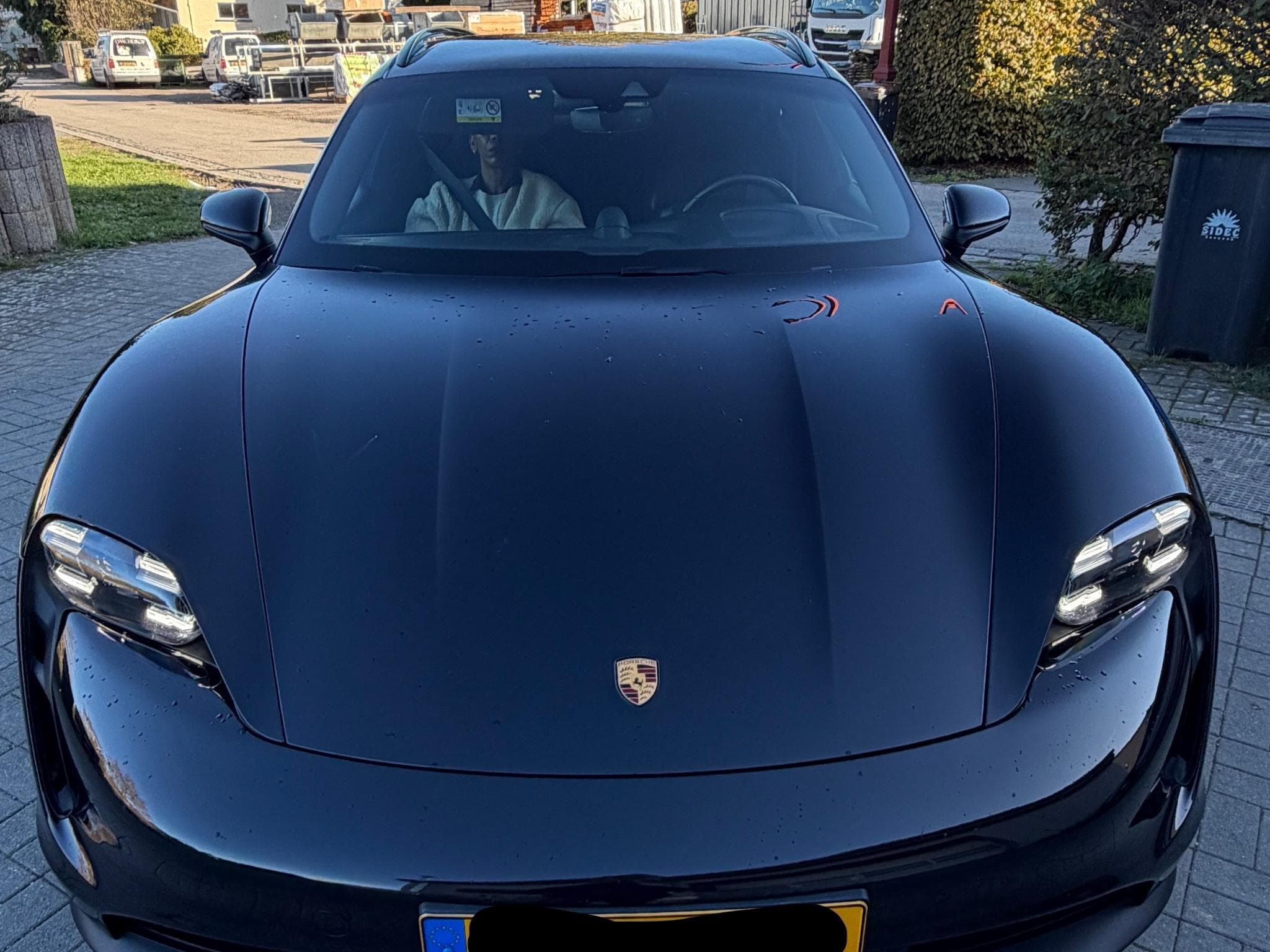 Porsche Taycan Sport Turismo (2022) - Photo 2