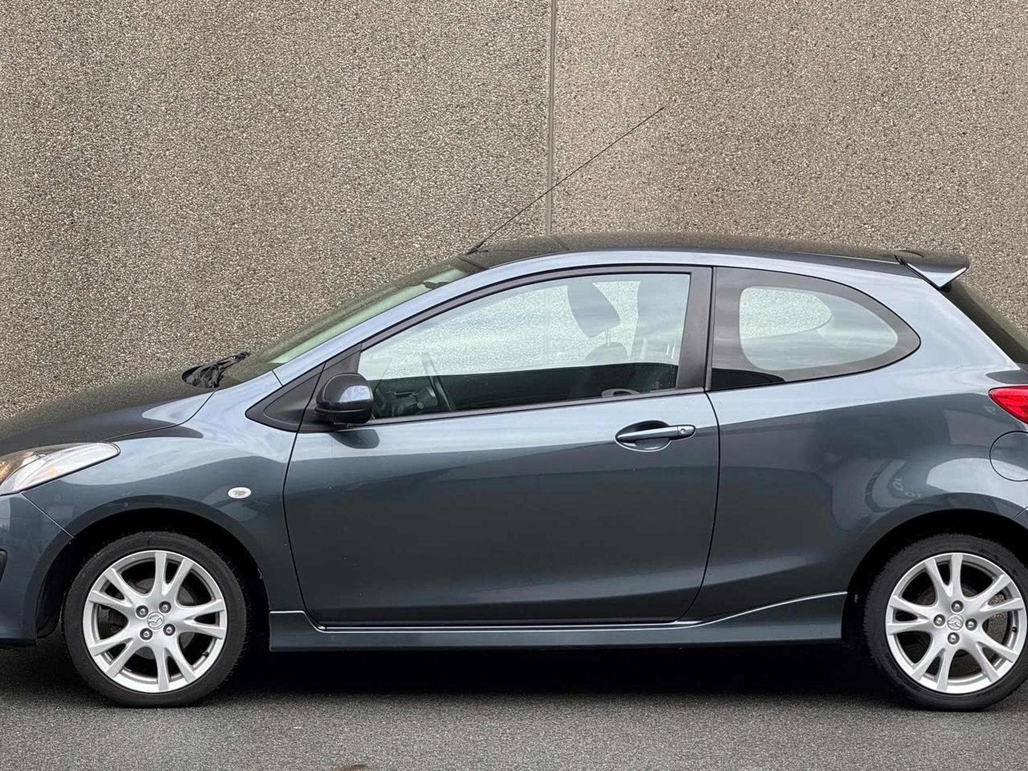 Mazda 2 1.3 Active (2009) - Photo 2