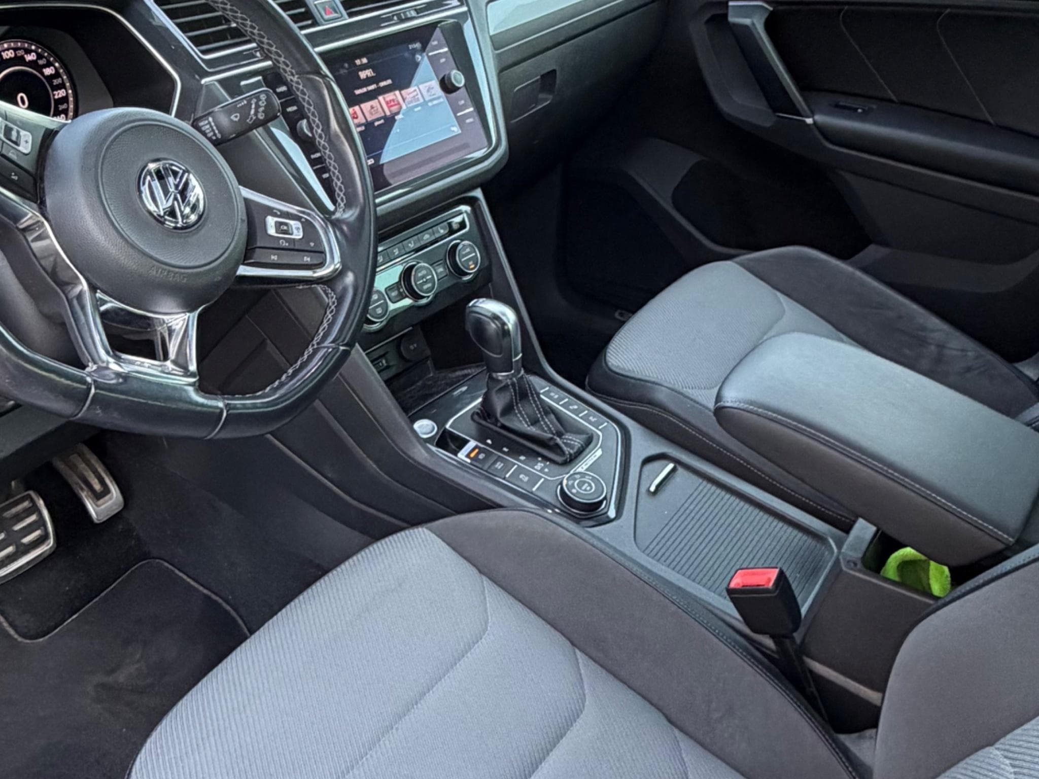 VW Tiguan R-Line 2,0 TDI 190 PS (2017) - Photo 2