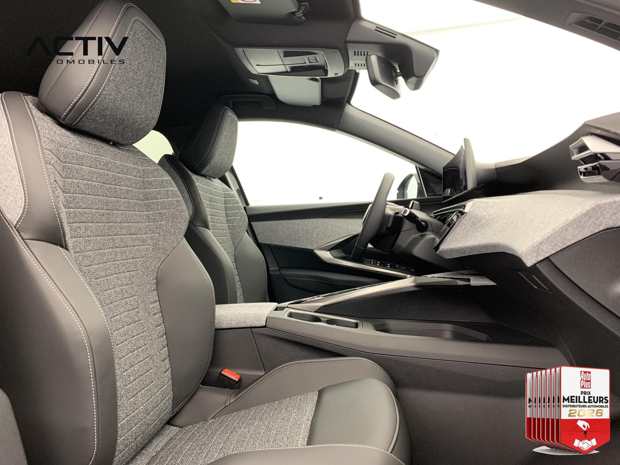 Peugeot 5008 Hybrid 145 e-DCS6 Allure (2026) - Foto 9