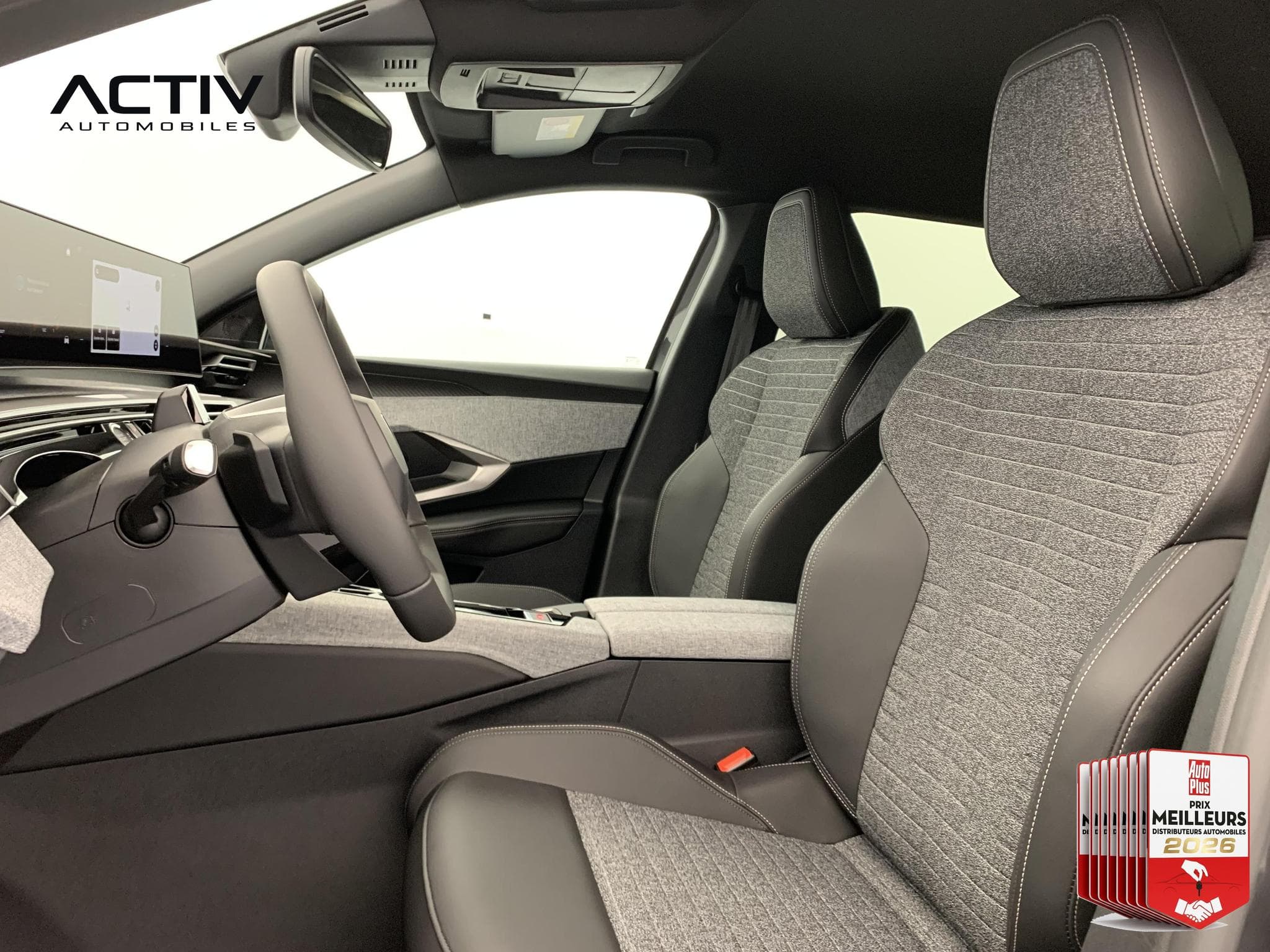 Peugeot 5008 Hybrid 145 e-DCS6 Allure (2026) - Foto 17