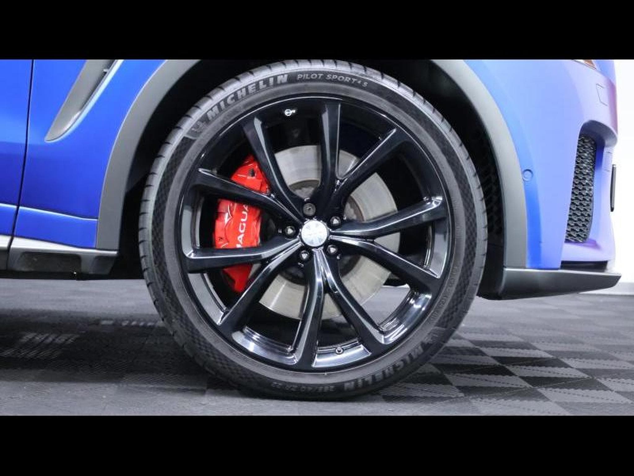Jaguar F-Pace 5.0 V8 550ch SV paint (2020) - Photo 14