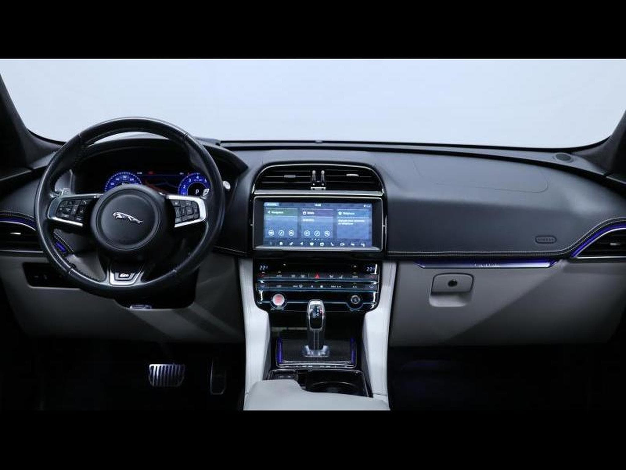 Jaguar F-Pace 5.0 V8 550ch SV paint (2020) - Photo 24