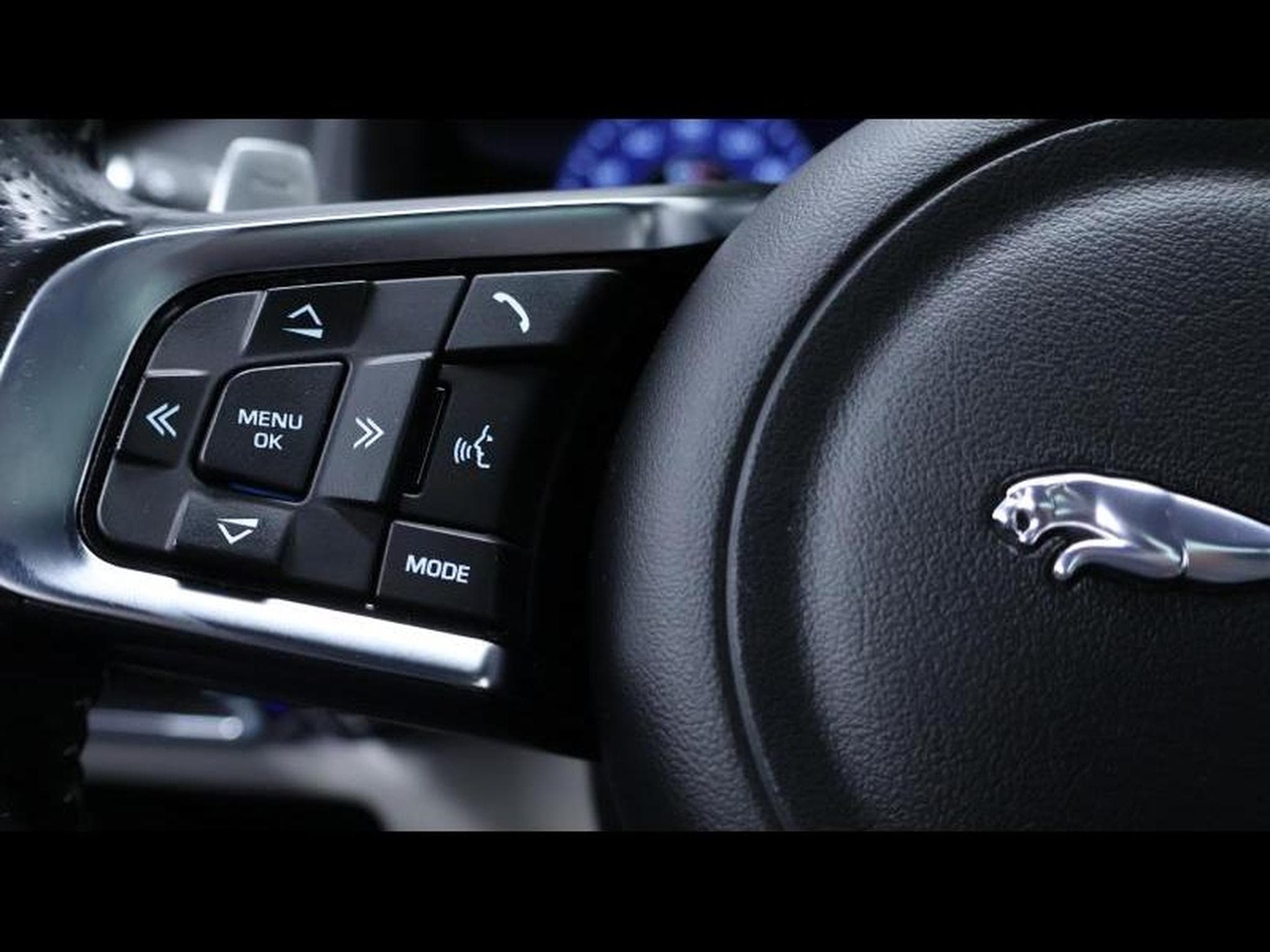 Jaguar F-Pace 5.0 V8 550ch SV paint (2020) - Photo 27