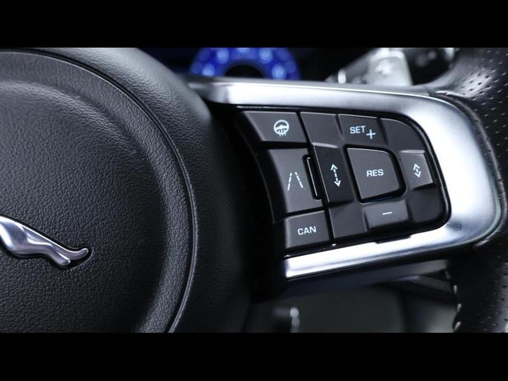 Jaguar F-Pace 5.0 V8 550ch SV paint (2020) - Photo 28