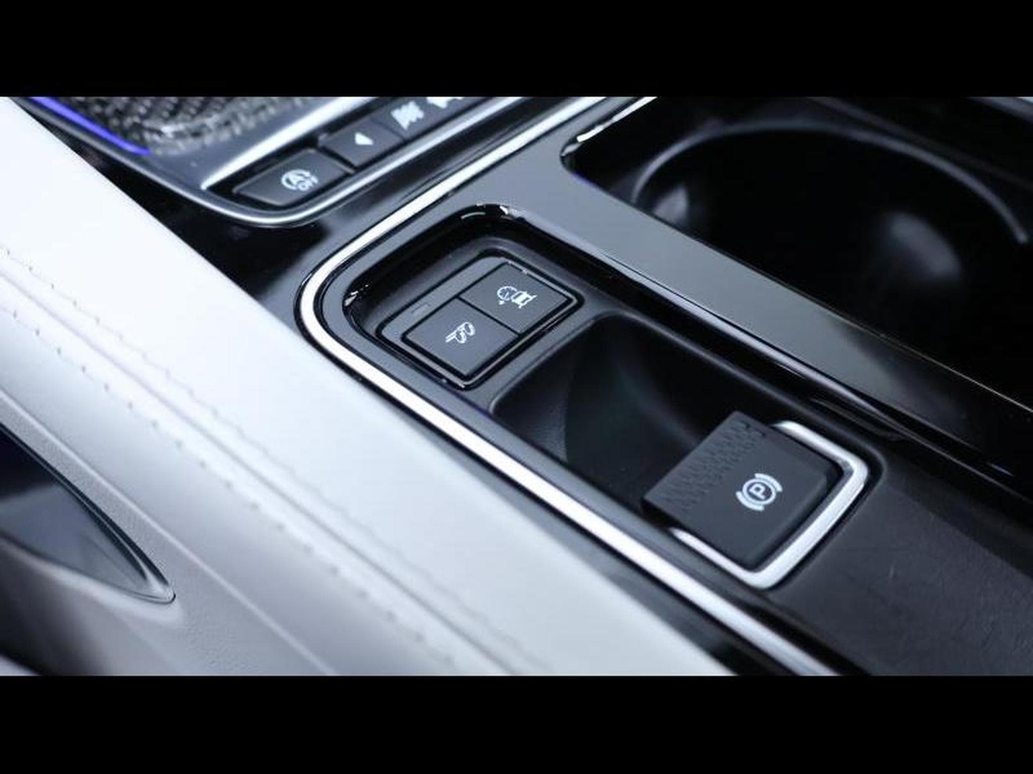 Jaguar F-Pace 5.0 V8 550ch SV paint (2020) - Photo 29