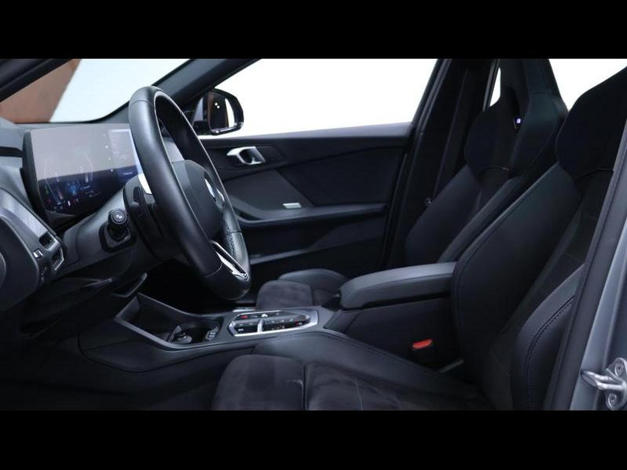 BMW 120 i hatch M SPORT PRO Steptronic (2024) - Photo 16