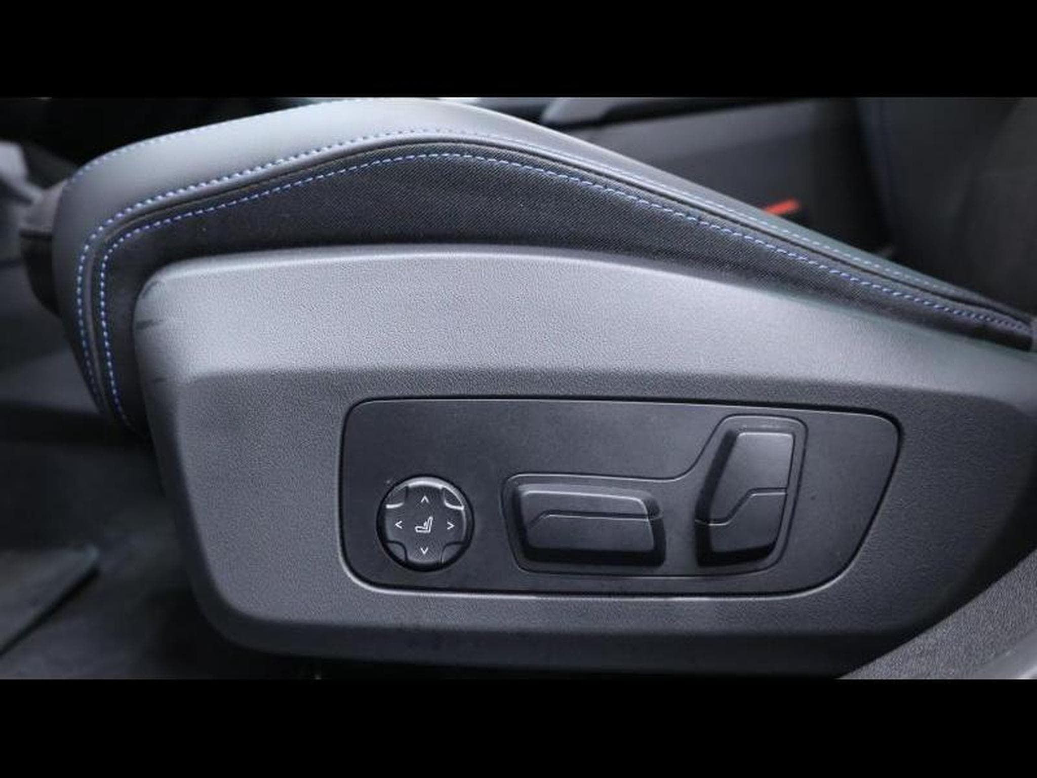BMW 120 i hatch M SPORT PRO Steptronic (2024) - Photo 33