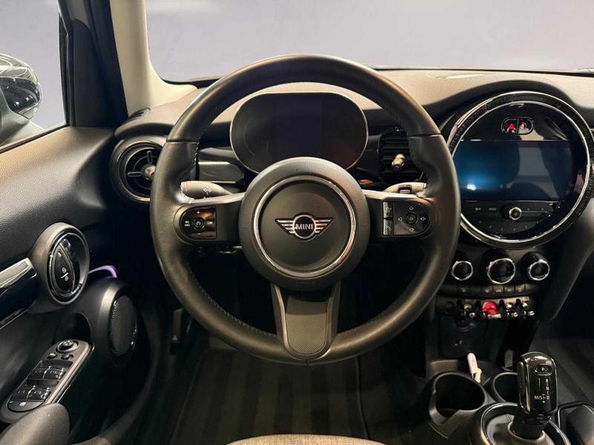 MINI Cooper Cooper Hatch 5 portes (2024) - Foto 9