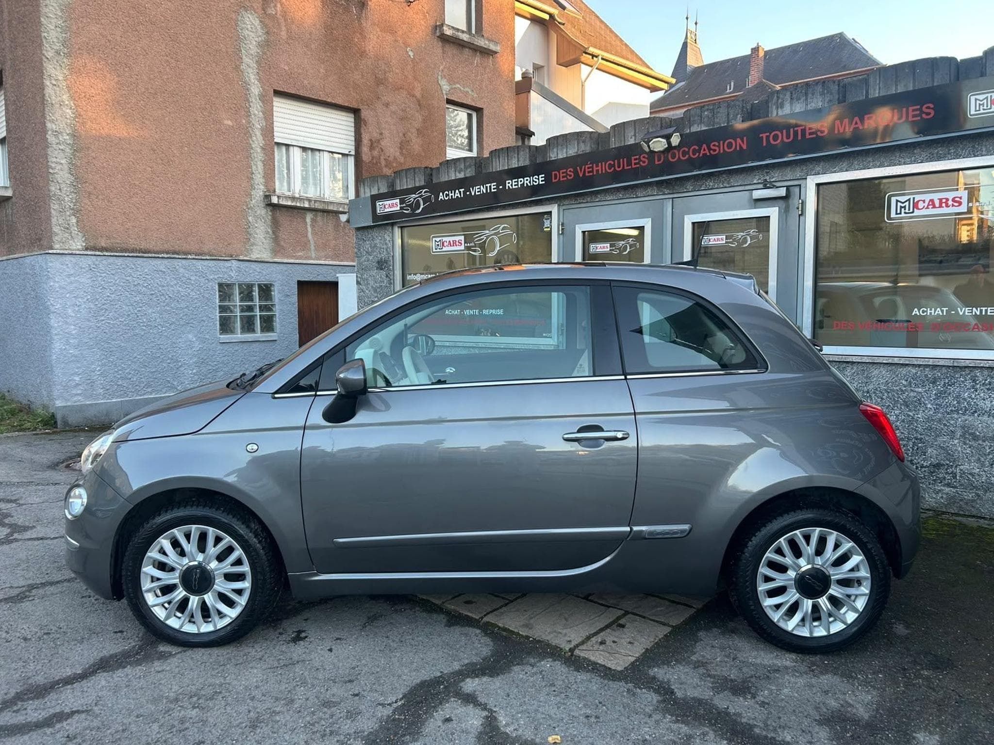 Fiat 500 1.2 AUTOMATIQUE PANORAMA NAVIGATION (2018) - Photo 3