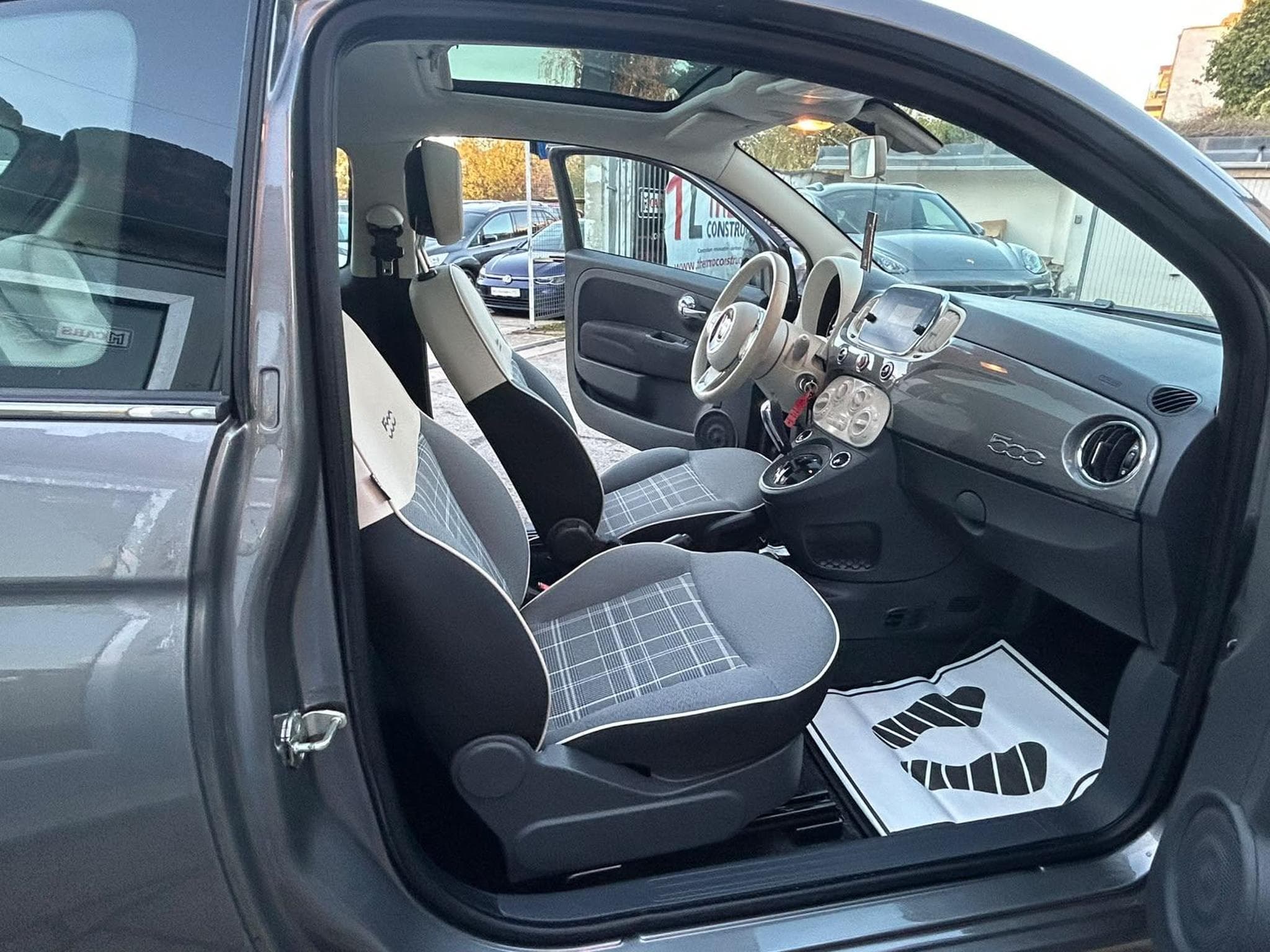 Fiat 500 1.2 AUTOMATIQUE PANORAMA NAVIGATION (2018) - Photo 11