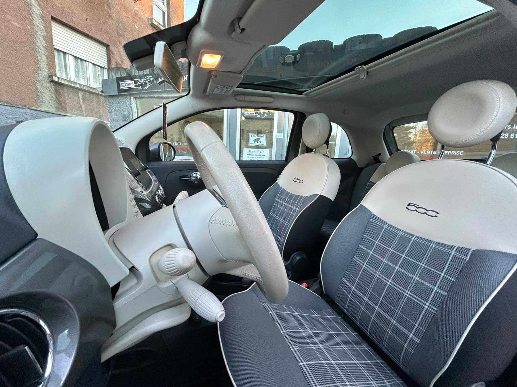 Fiat 500 1.2 AUTOMATIQUE PANORAMA NAVIGATION (2018) - Photo 13