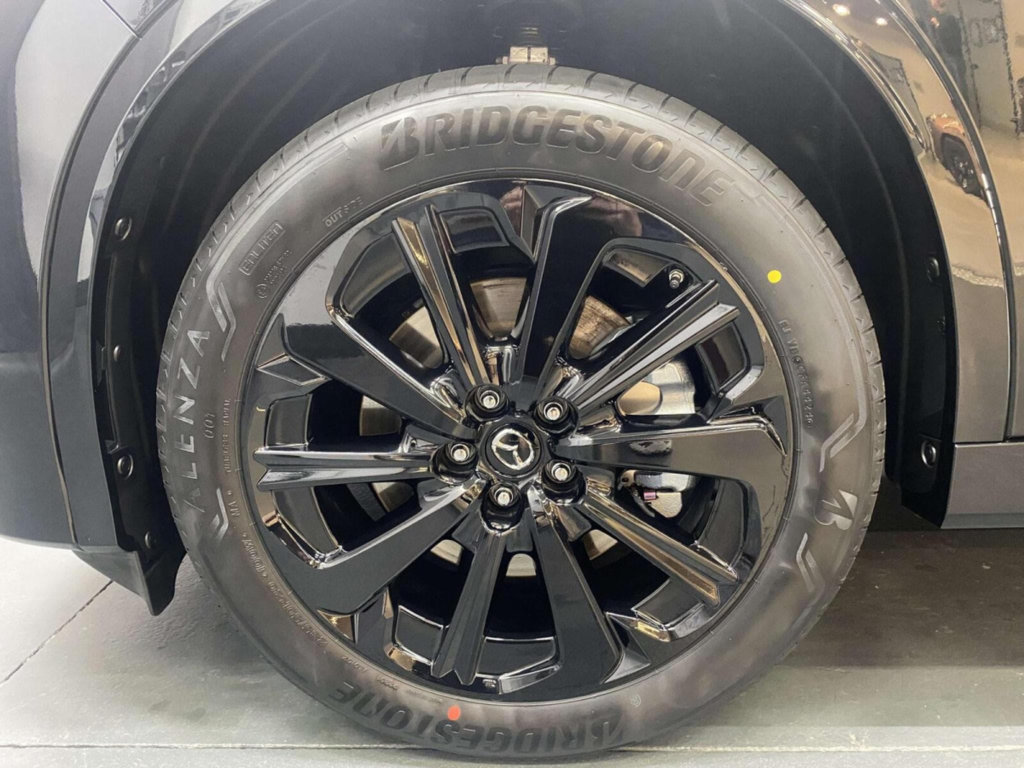 Mazda CX-60 2.5 Plug-In Hybrid 327 Homura Plus Auto (2026) - Photo 4