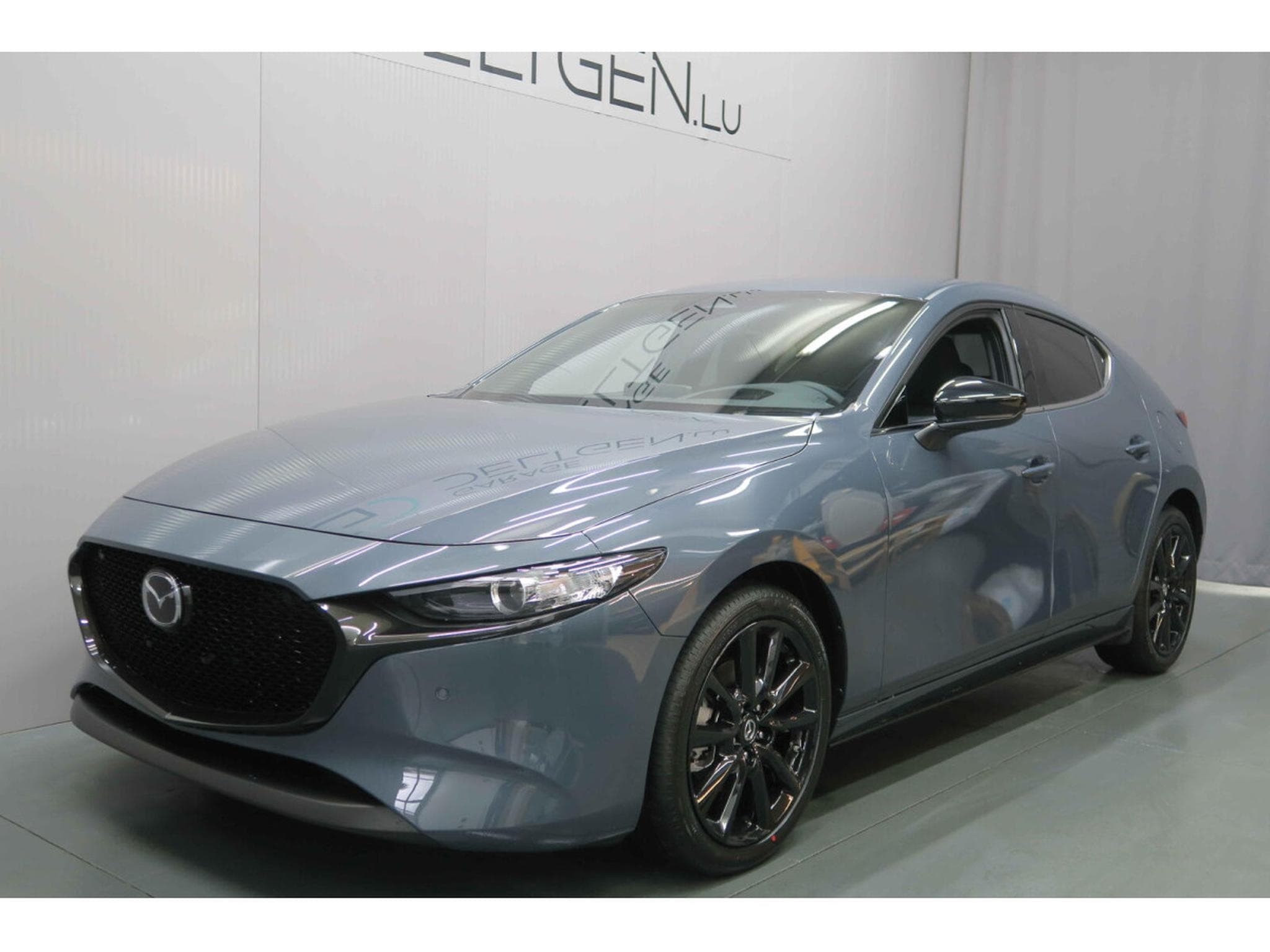 Mazda 3 2.0 e-Skyactiv X 186 Takumi Auto (2026) - Foto 2