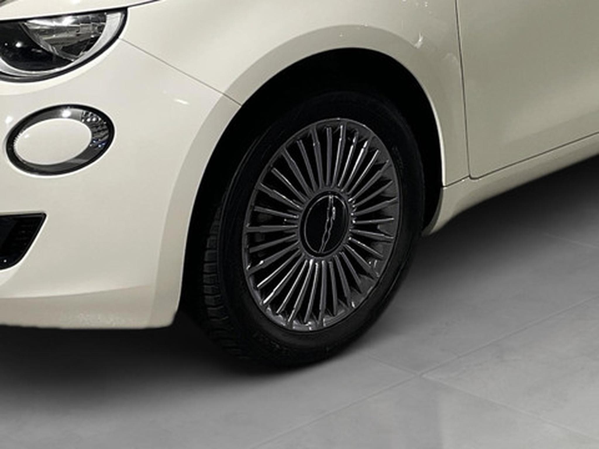 Fiat 500 500e 42 kWh LIMO (2023) - Photo 18