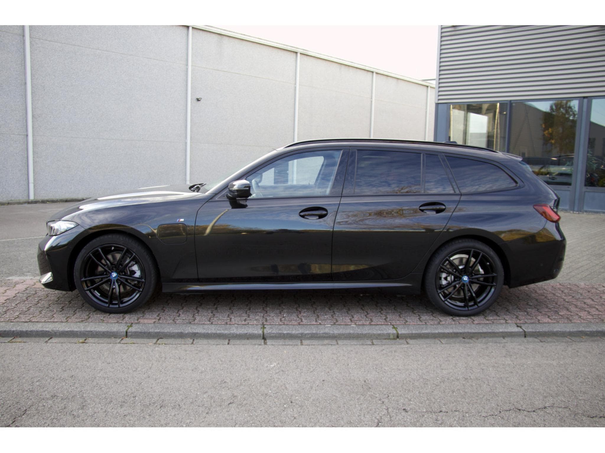 BMW 330 e Touring Aut. pack M Sport ACC (2024) - Photo 3