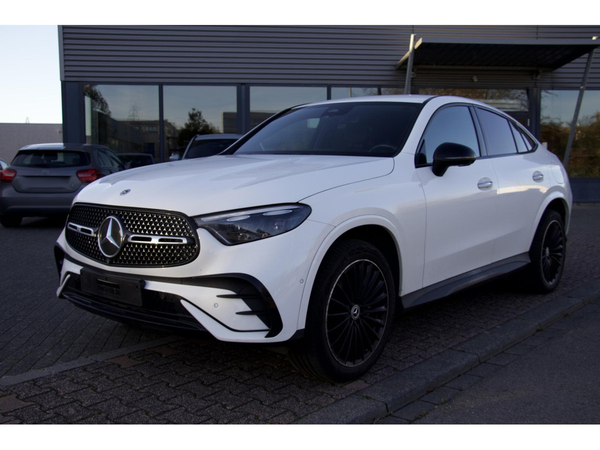 Mercedes GLC 300 e Coupe 4Matic AMG Line Premium 20" (2024) - Photo 2