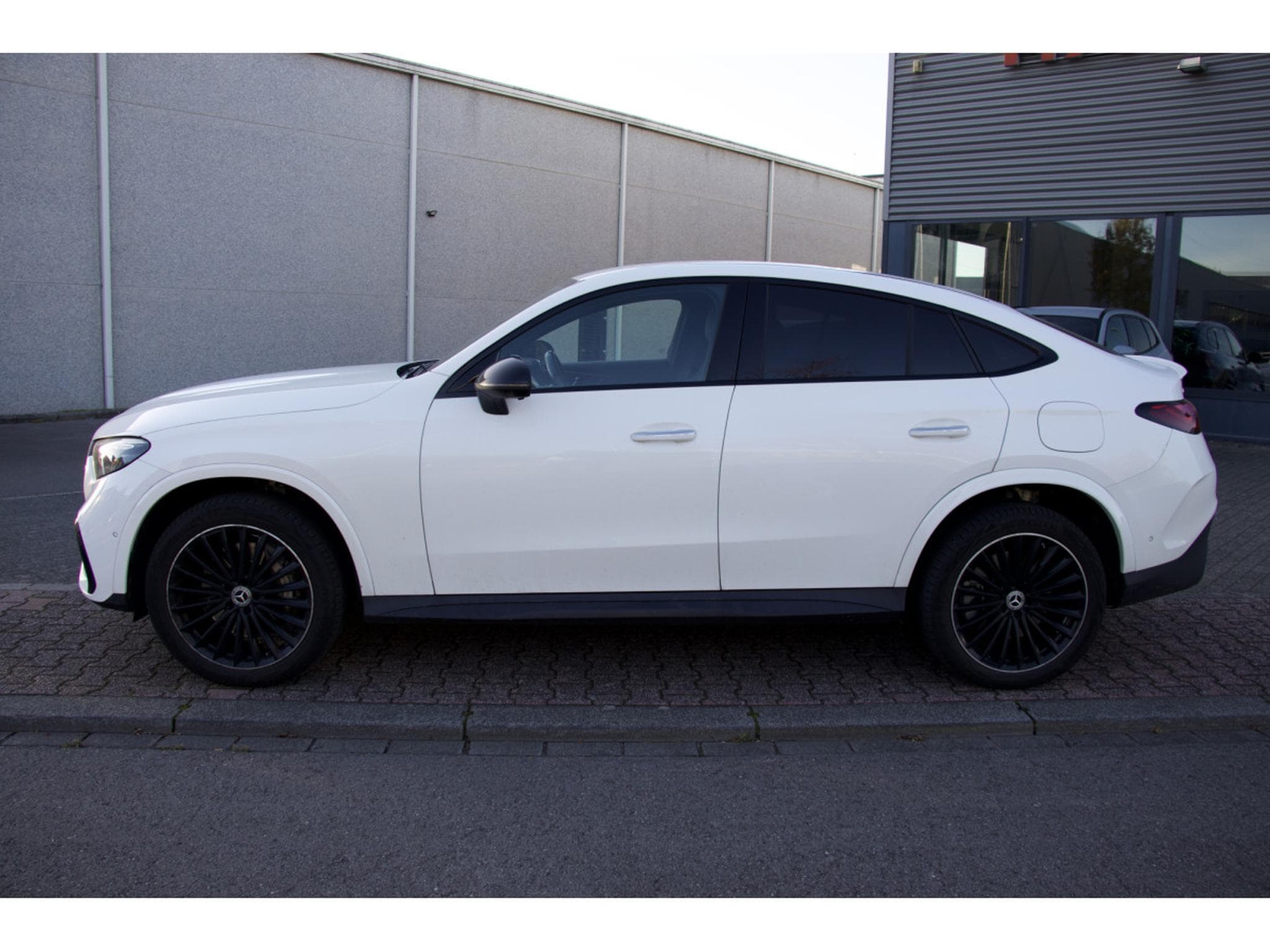 Mercedes GLC 300 e Coupe 4Matic AMG Line Premium 20" (2024) - Photo 3