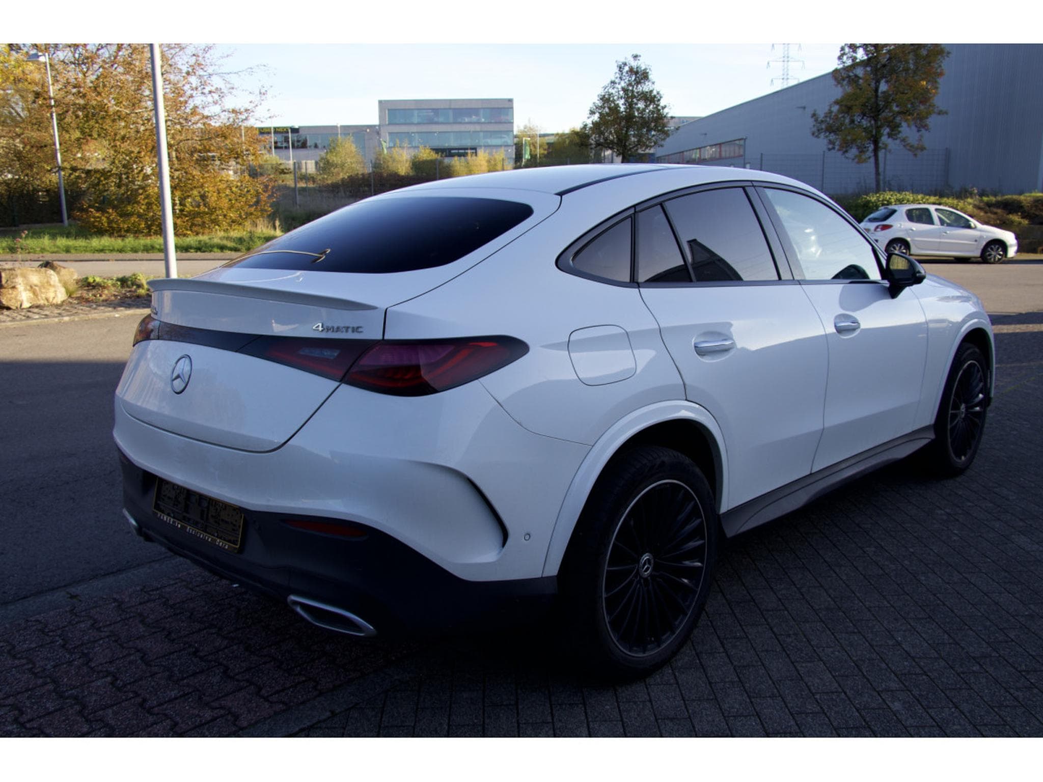 Mercedes GLC 300 e Coupe 4Matic AMG Line Premium 20" (2024) - Photo 4