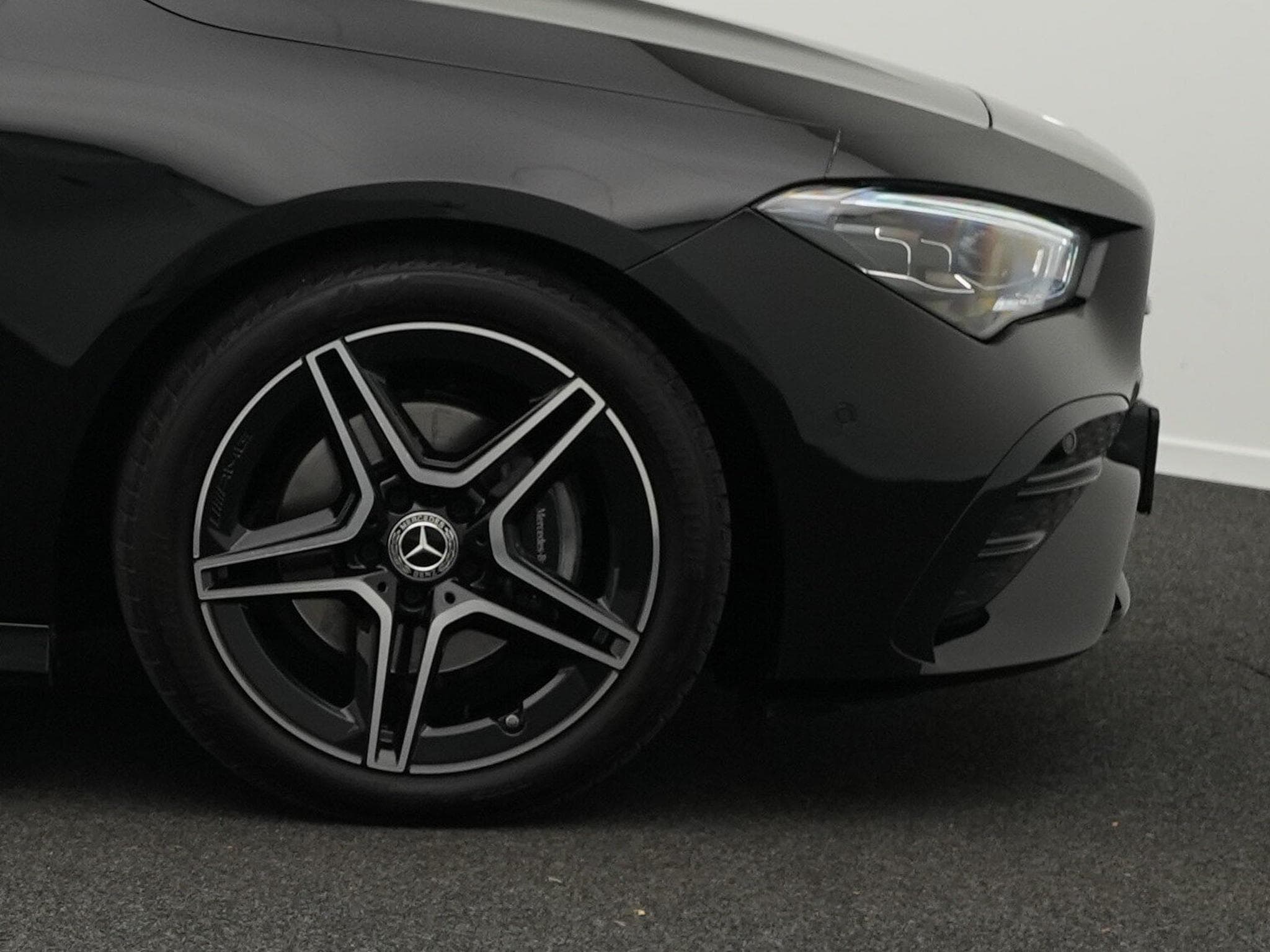 Mercedes CLA 180 AMG-Line Premium Plus (2025) - Photo 8