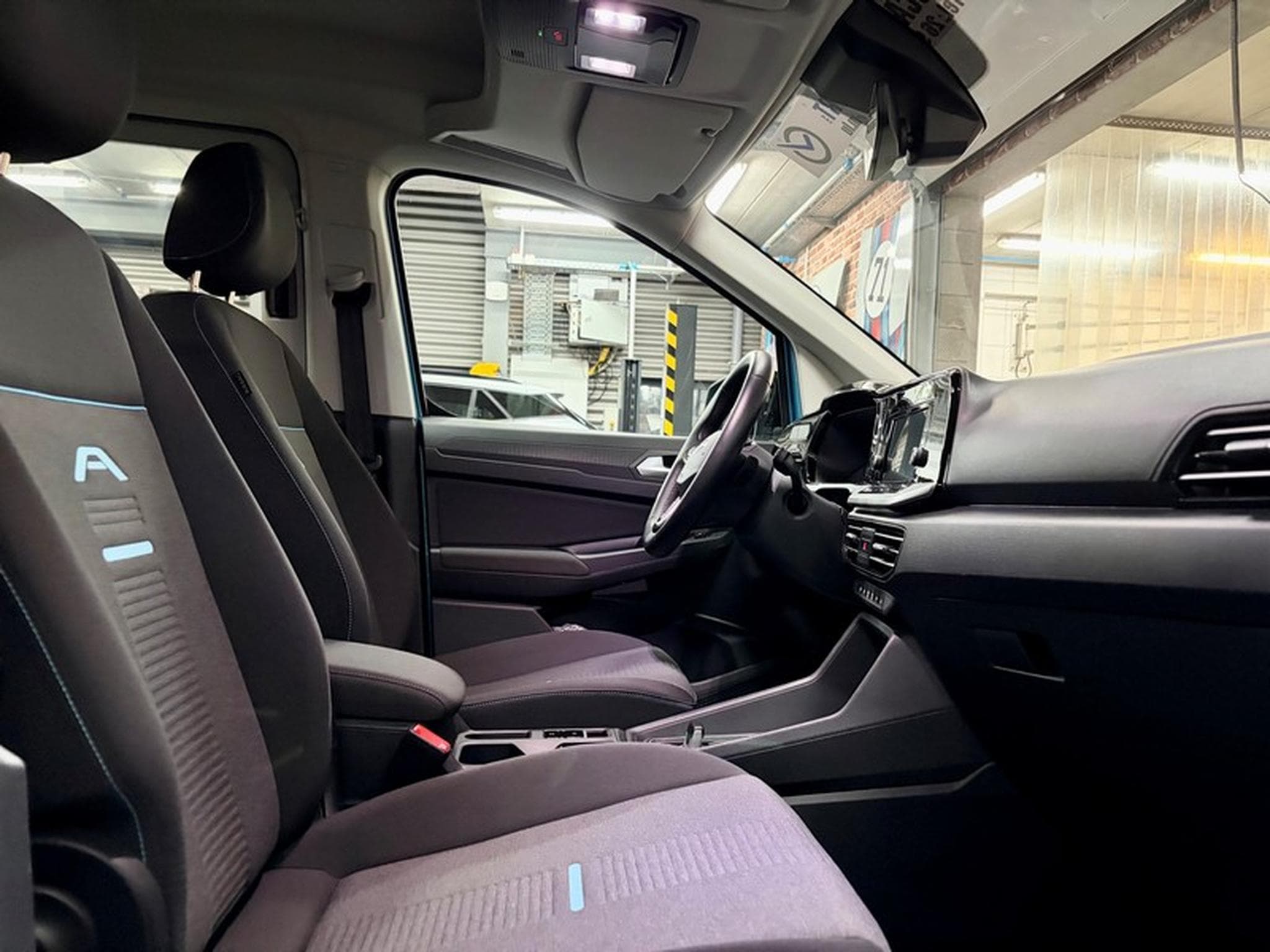 Ford Tourneo Tourneo Connect 2.0 TDCi 122cv Auto ACTIVE (2023) - Photo 8
