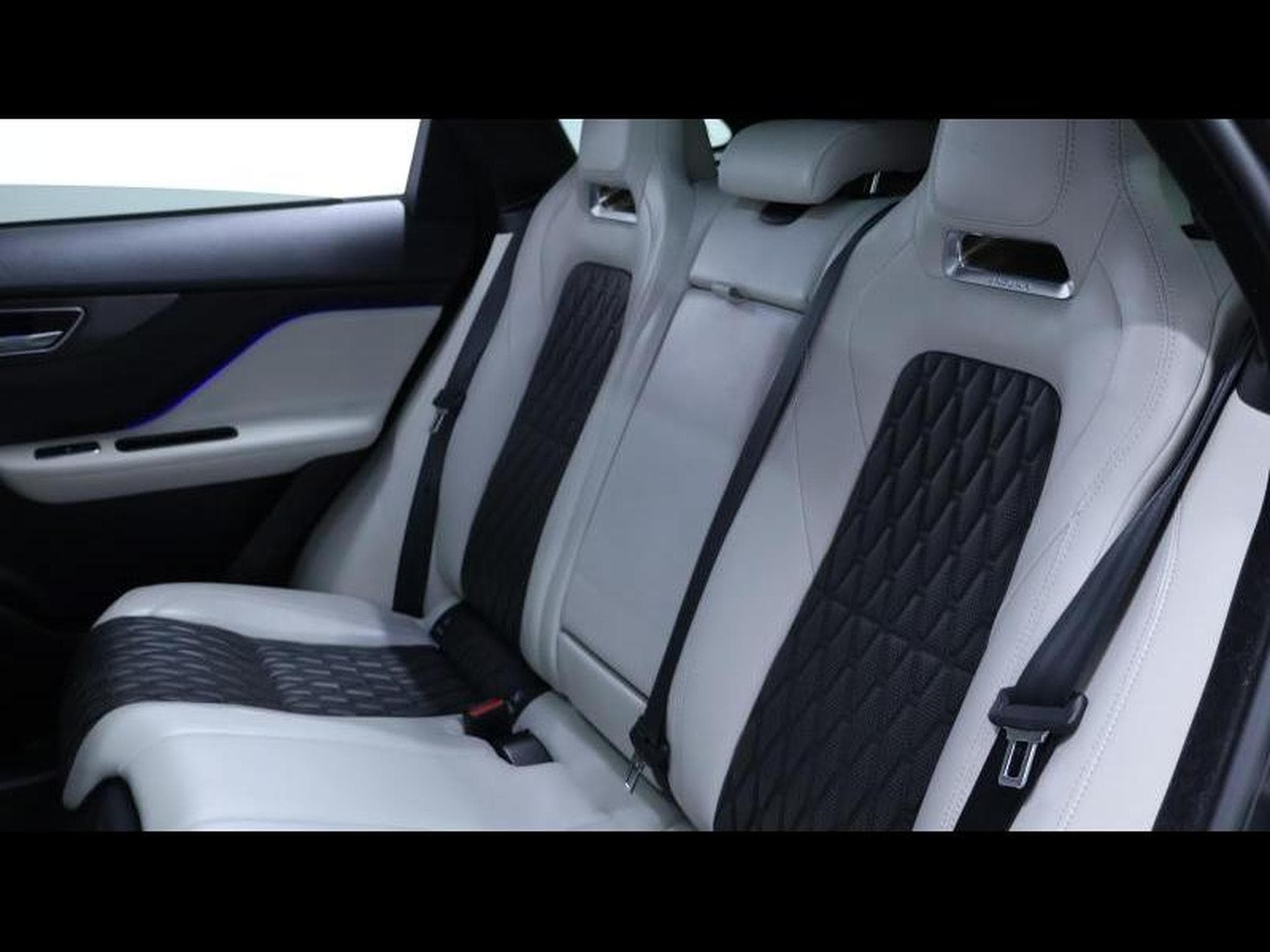 Jaguar F-Pace 5.0 V8 550ch SV paint (2020) - Foto 22
