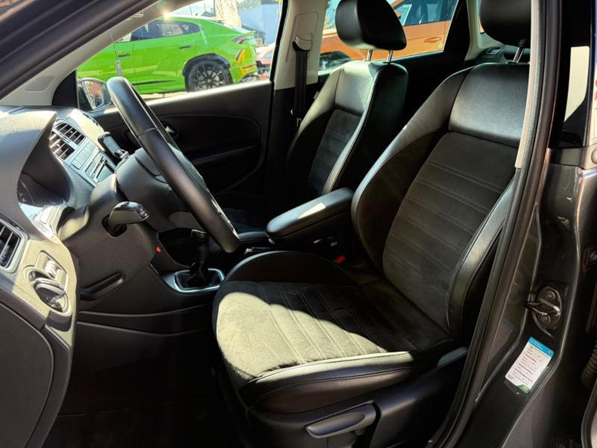 VW Polo 1.6 105ch/PDC/Clim Auto (2013) - Photo 10