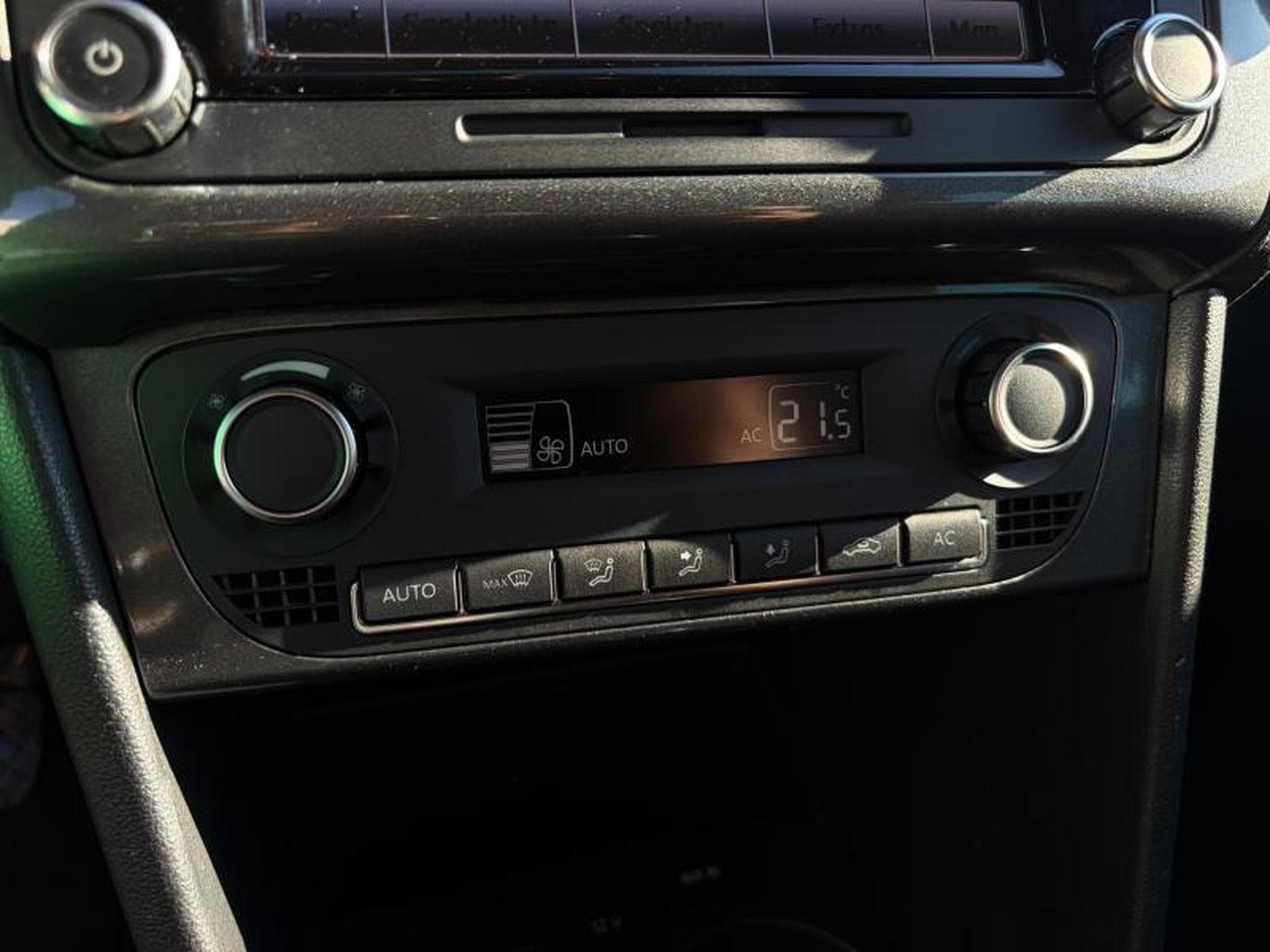 VW Polo 1.6 105ch/PDC/Clim Auto (2013) - Photo 9