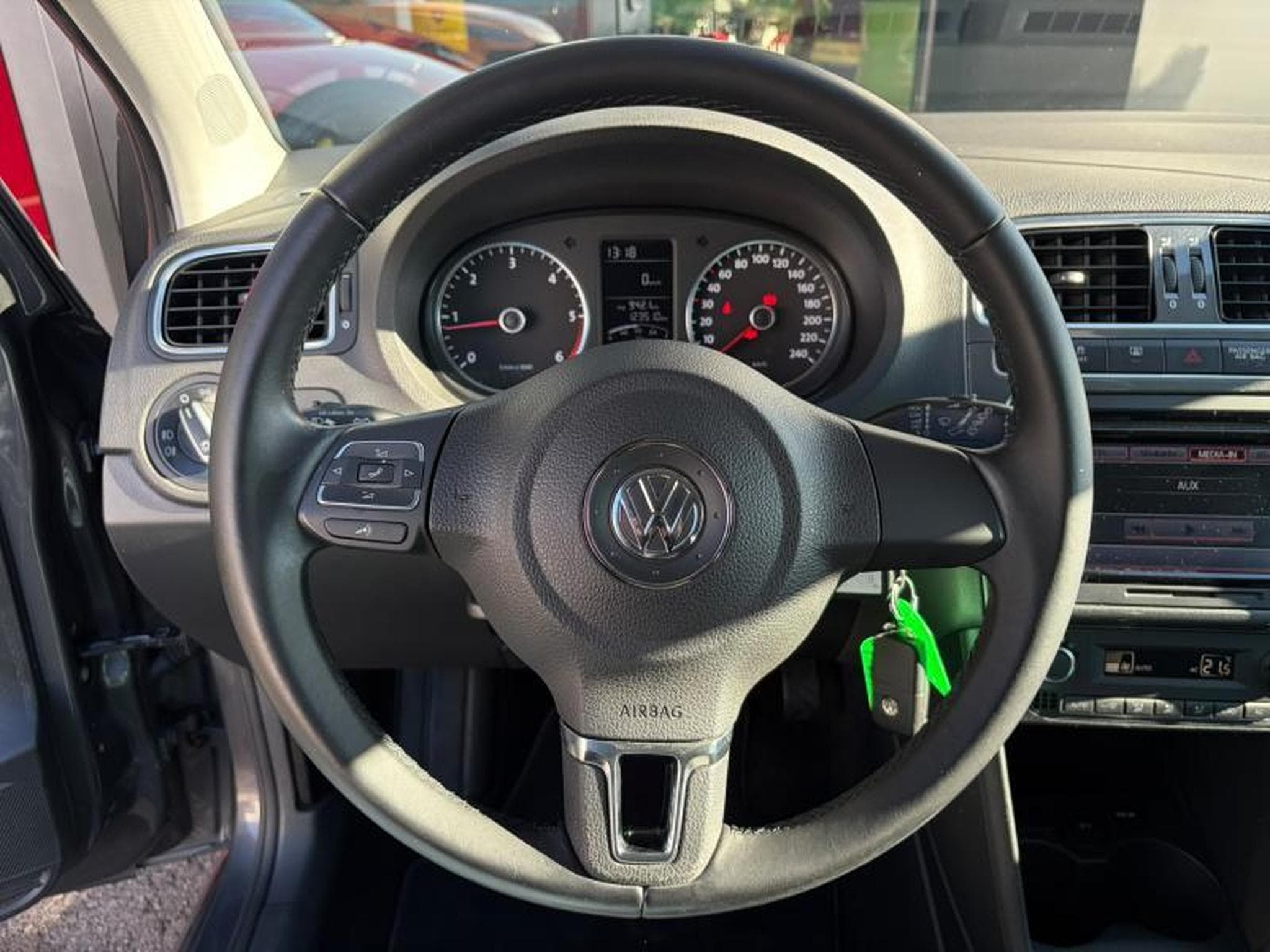 VW Polo 1.6 105ch/PDC/Clim Auto (2013) - Photo 8