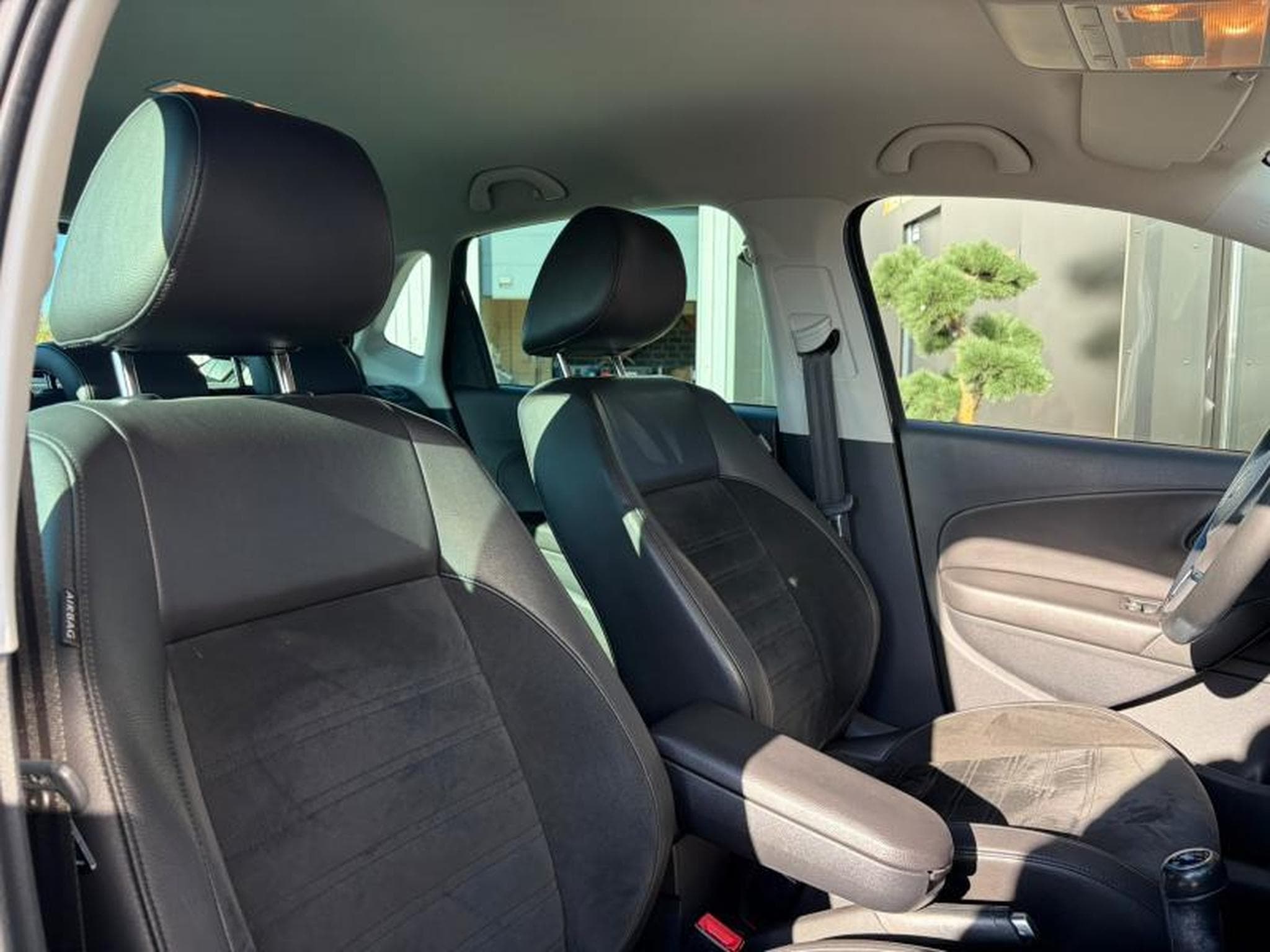 VW Polo 1.6 105ch/PDC/Clim Auto (2013) - Photo 12
