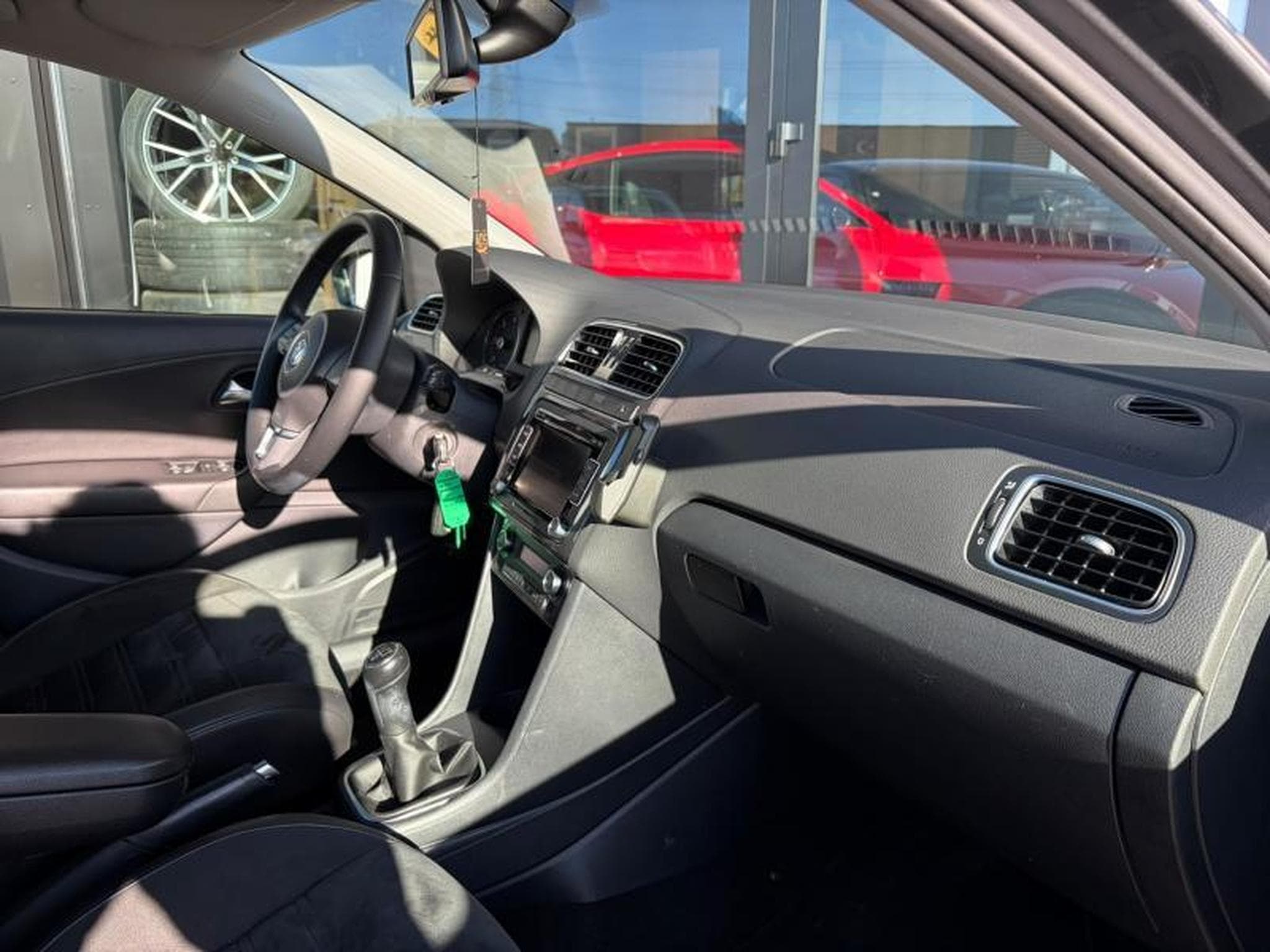VW Polo 1.6 105ch/PDC/Clim Auto (2013) - Photo 13