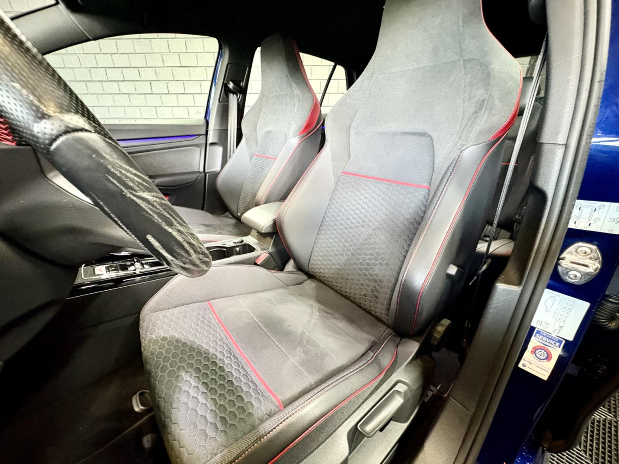 VW Golf GTI Clubsport 2.0 TSI 300 CV DSG7 *DCC *MATRIX* *CARPLAY* (2023) - Photo 7