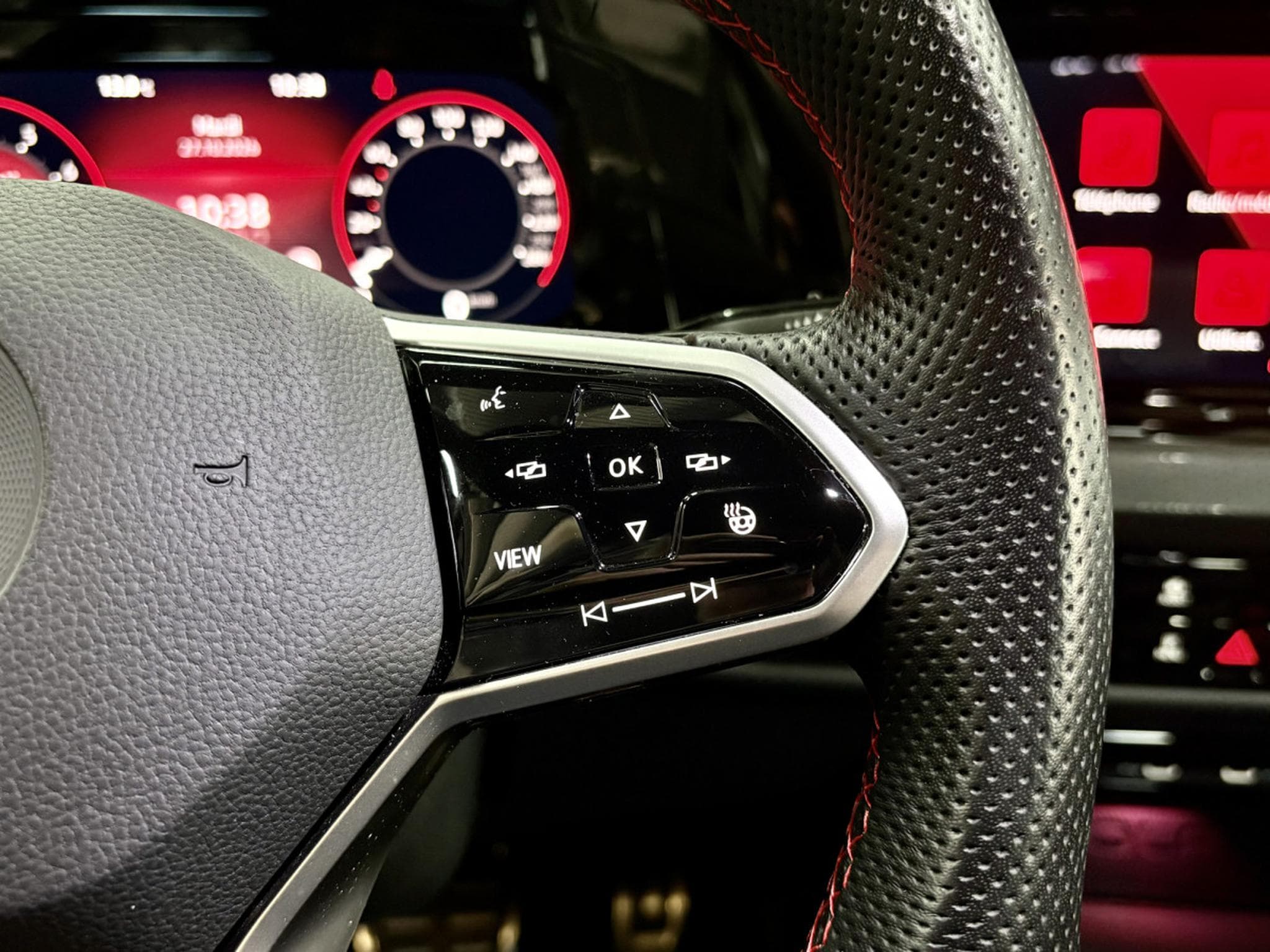 VW Golf GTI Clubsport 2.0 TSI 300 CV DSG7 *DCC *MATRIX* *CARPLAY* (2023) - Photo 11