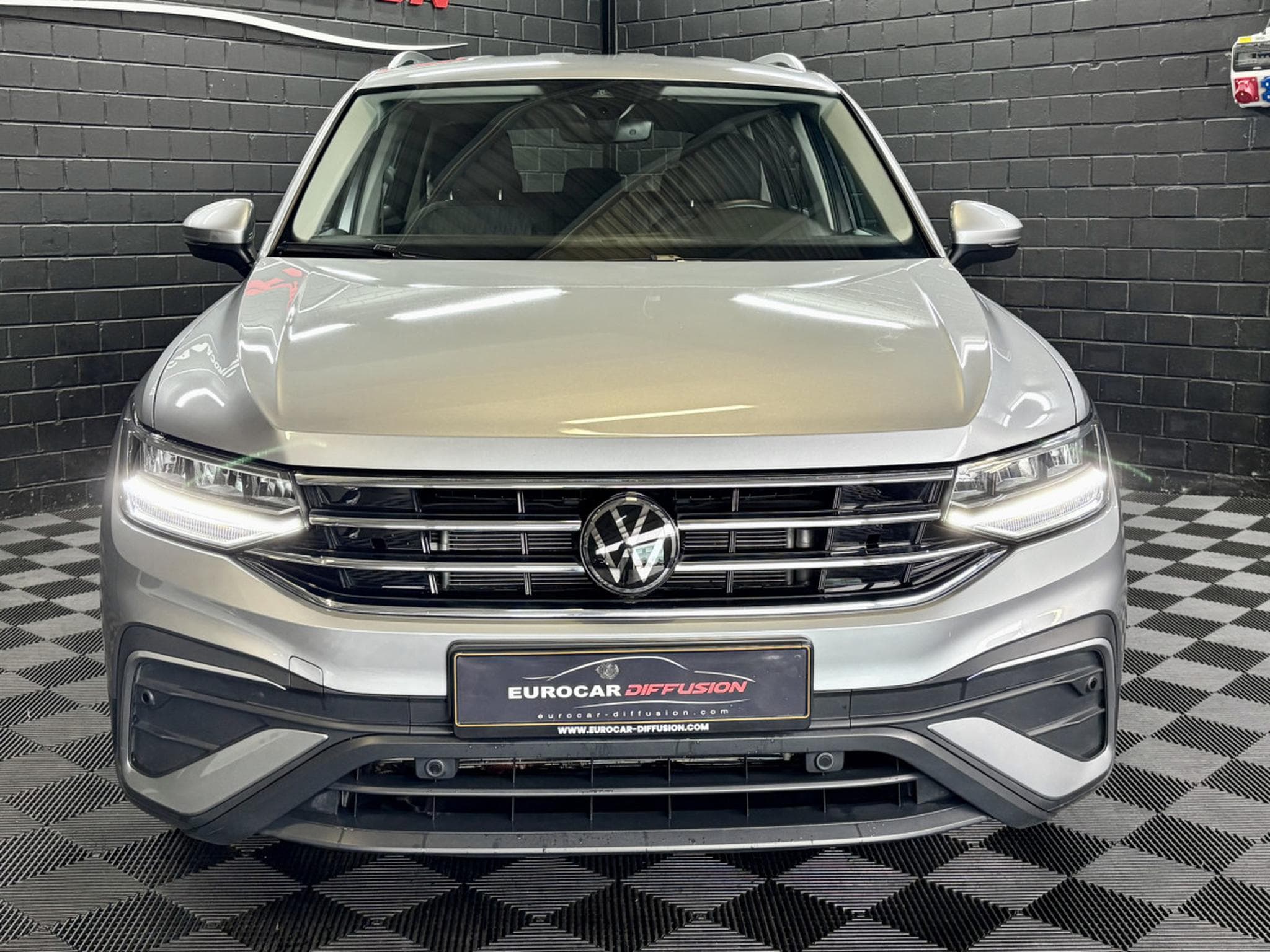 VW Tiguan Life 1.5 TSI 150 CV DSG7 *7 PLACES *ATTELAGE* *HAYON* (2025) - Photo 2