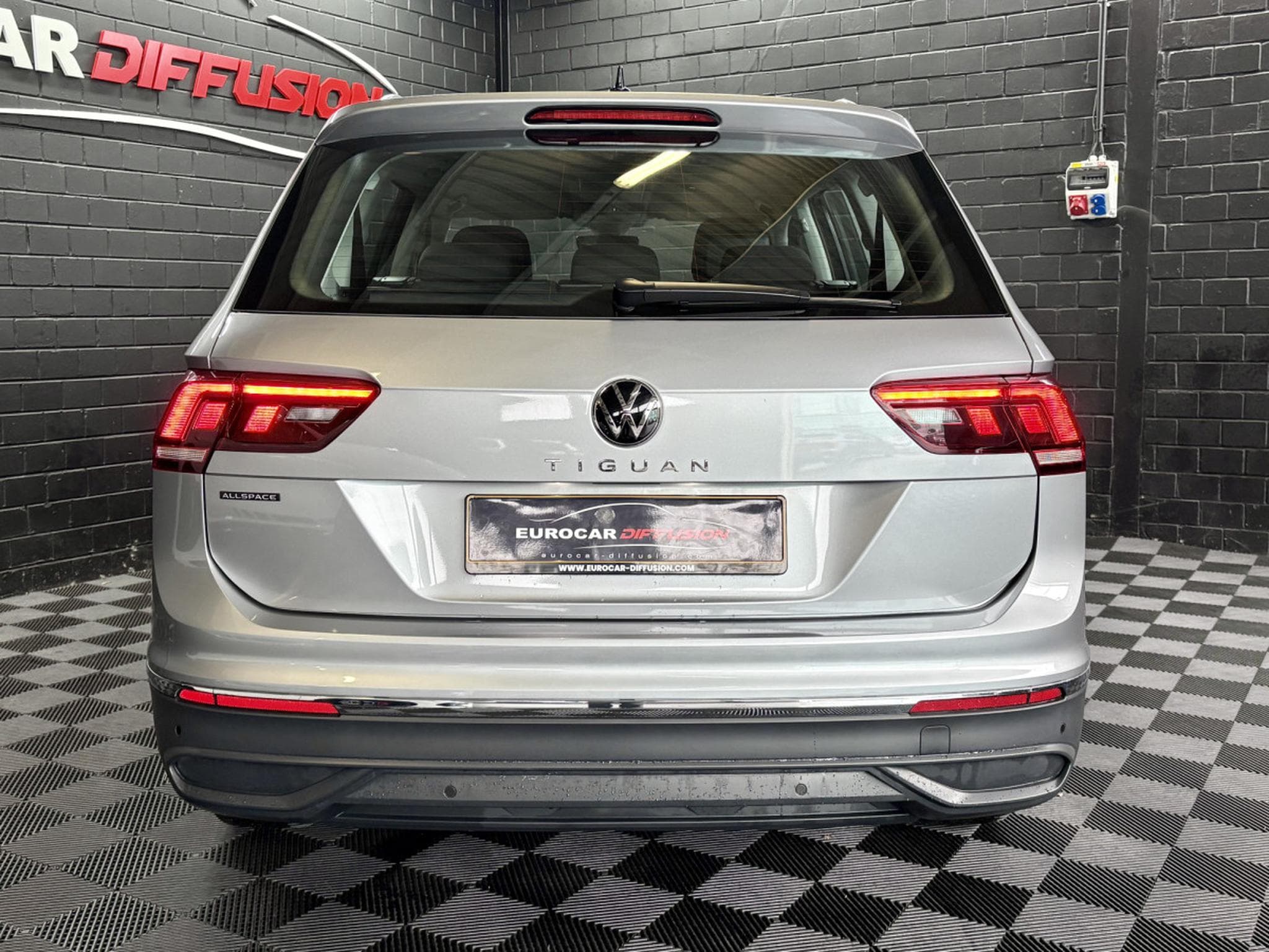 VW Tiguan Life 1.5 TSI 150 CV DSG7 *7 PLACES *ATTELAGE* *HAYON* (2025) - Photo 5