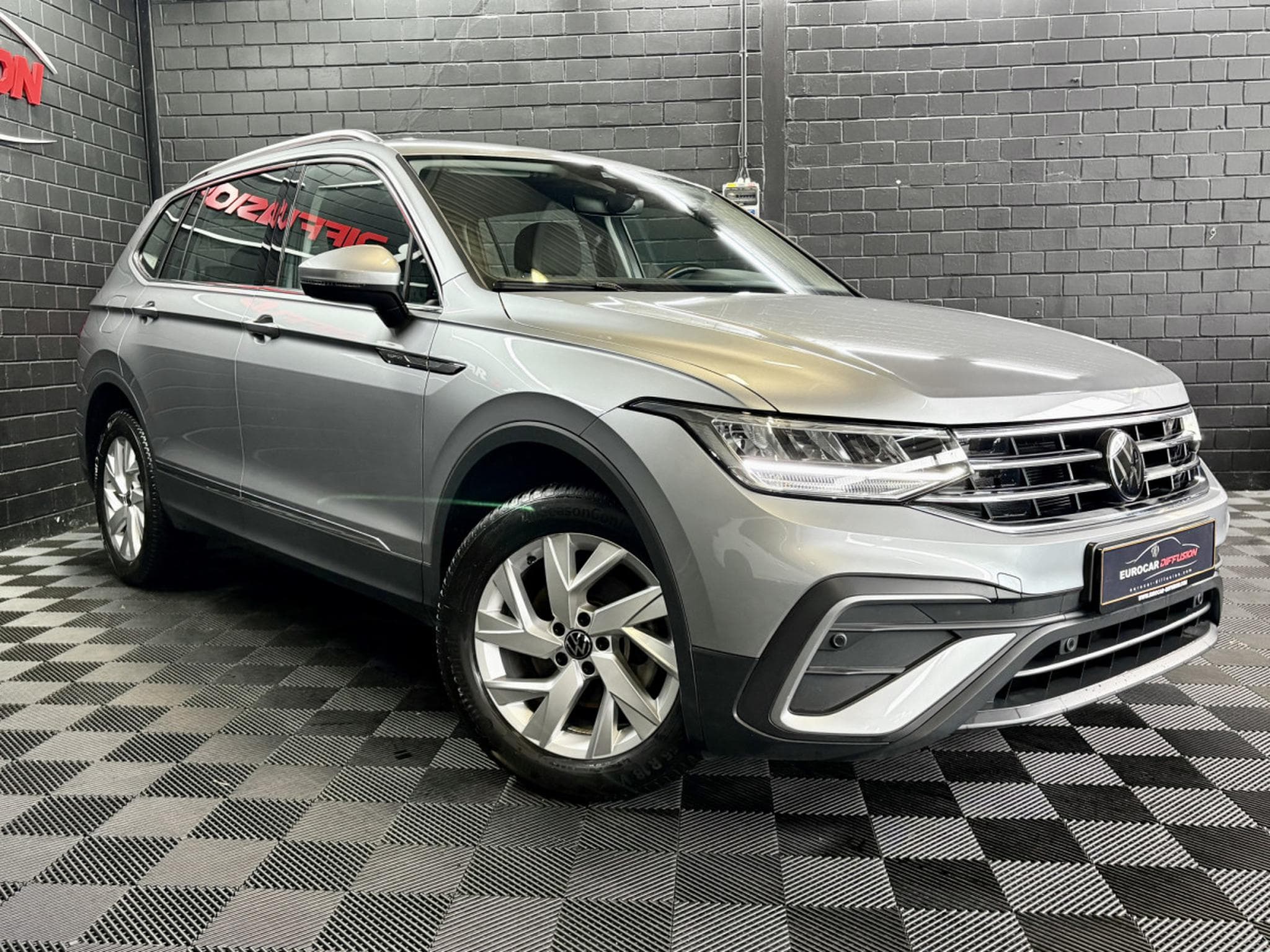 VW Tiguan Life 1.5 TSI 150 CV DSG7 *7 PLACES *ATTELAGE* *HAYON* (2025) - Photo 3
