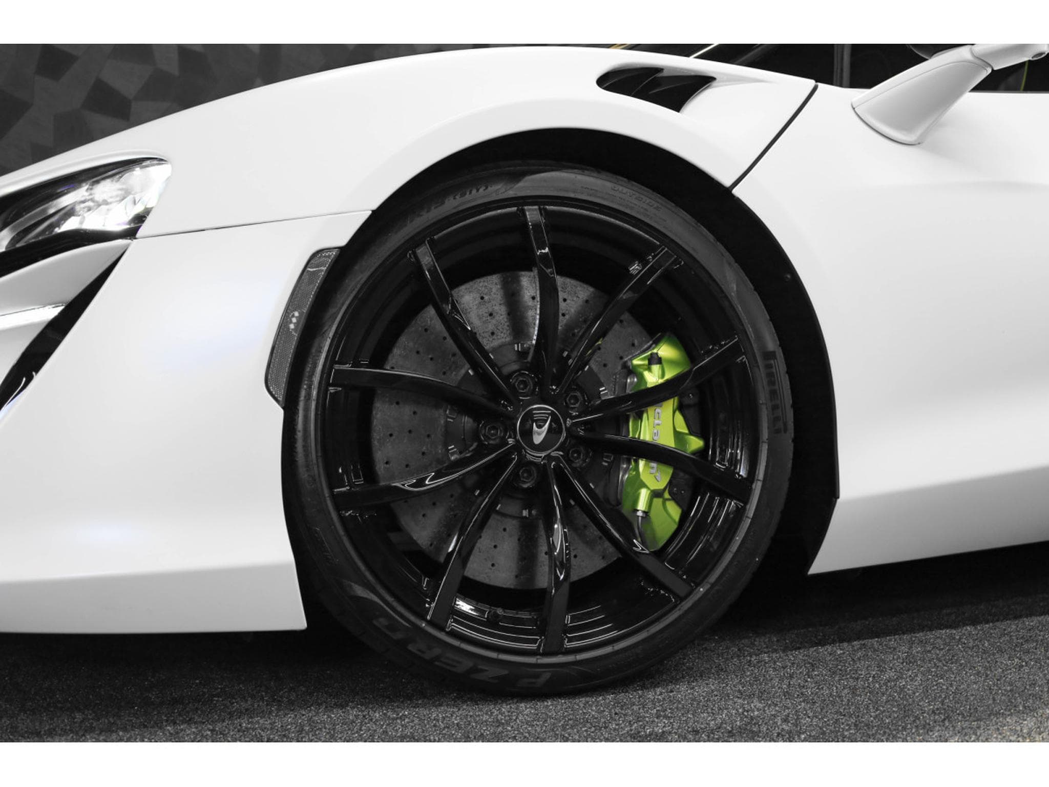 McLaren Artura Coupé V6 Hybrid (2023) - Photo 10