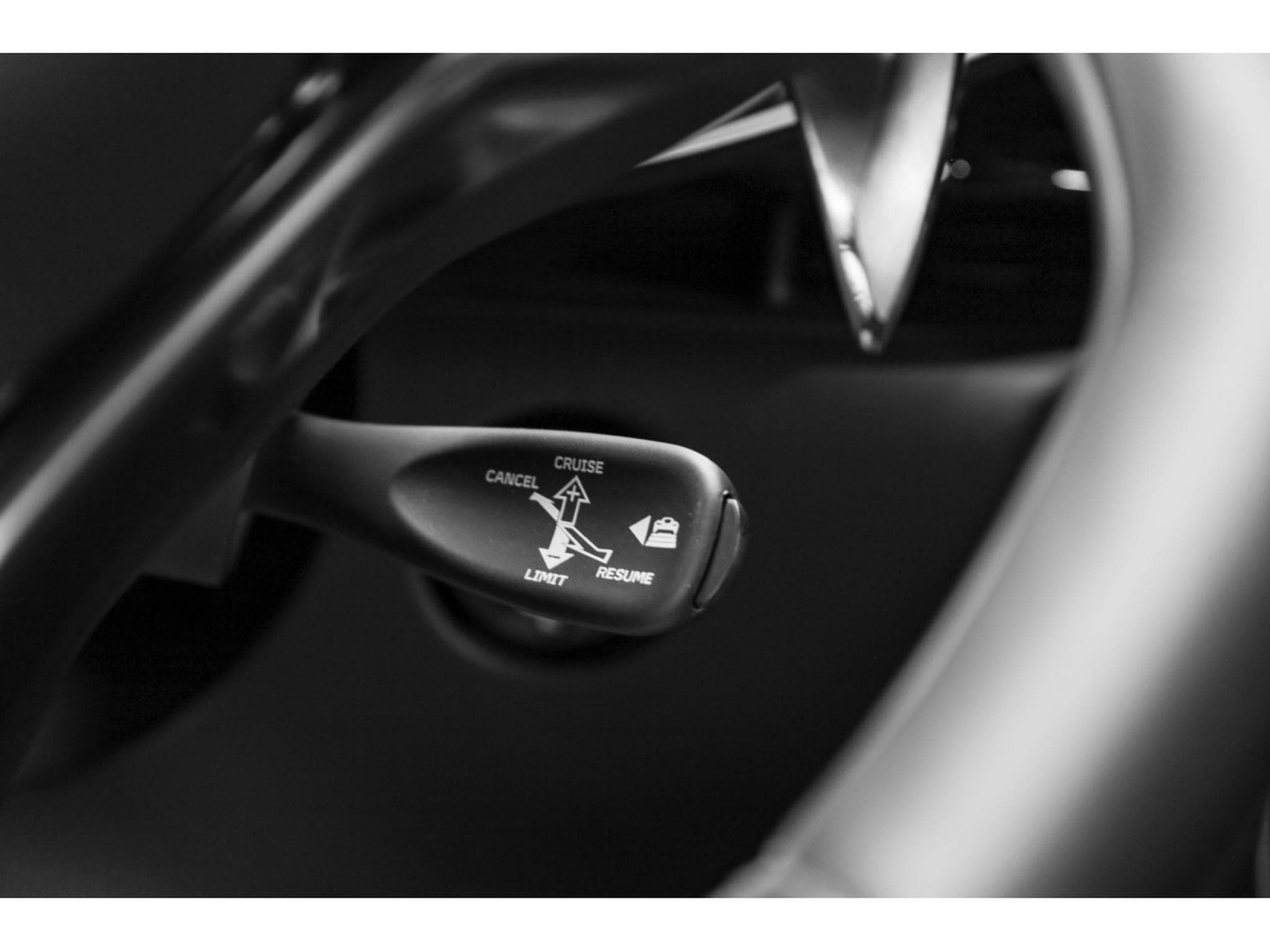 McLaren Artura Coupé V6 Hybrid (2023) - Photo 21