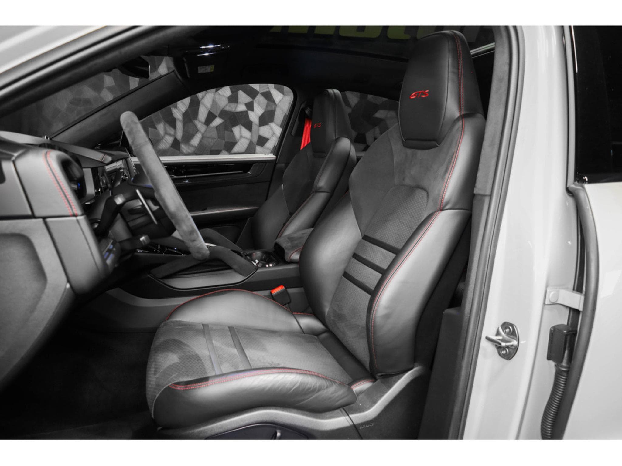 Porsche Cayenne GTS Coupé 4.0 V8 (2025) - Photo 9