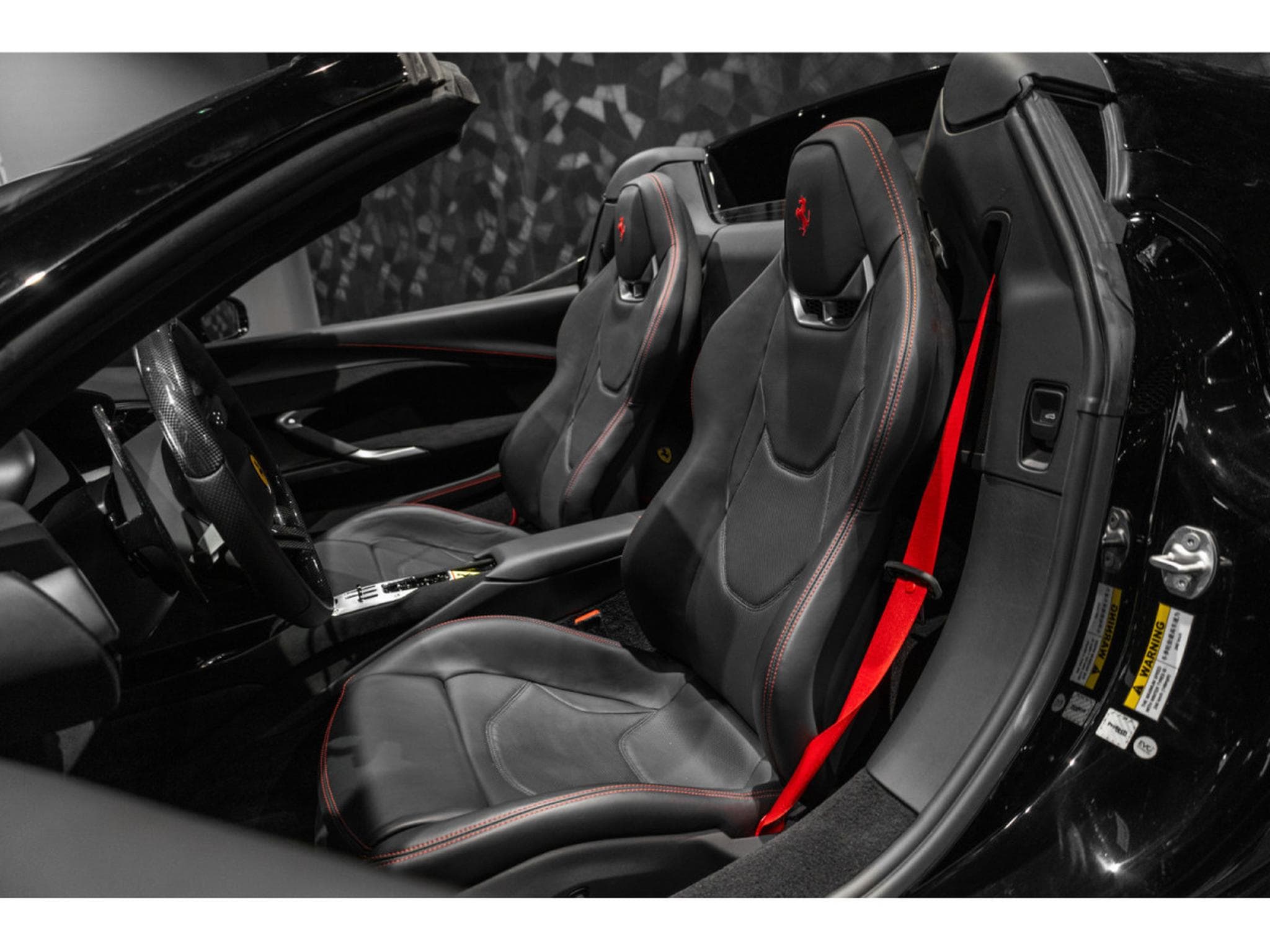 Ferrari 296 GTS NERO DS 1250 V6 BI-TURBO (2025) - Photo 10