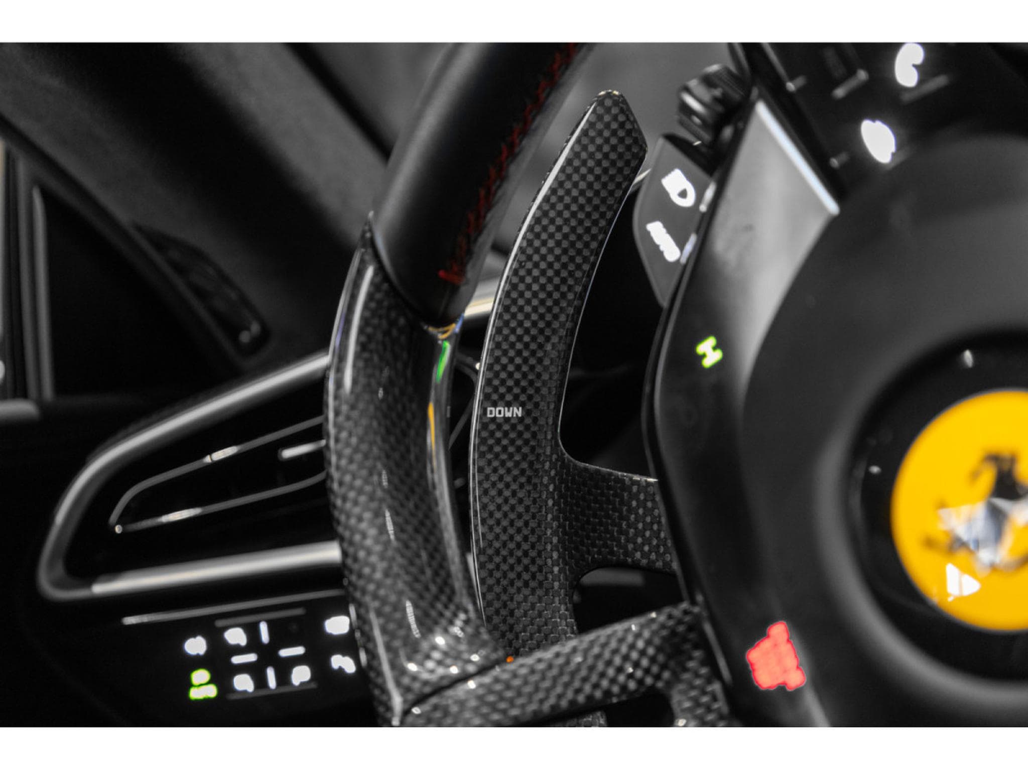 Ferrari 296 GTS NERO DS 1250 V6 BI-TURBO (2025) - Photo 19